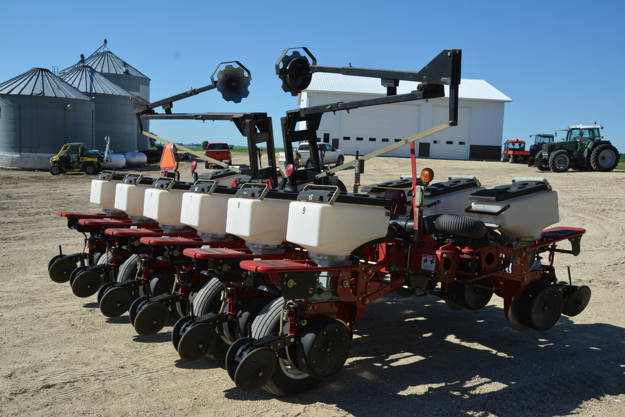 White 8200 12R30" planter