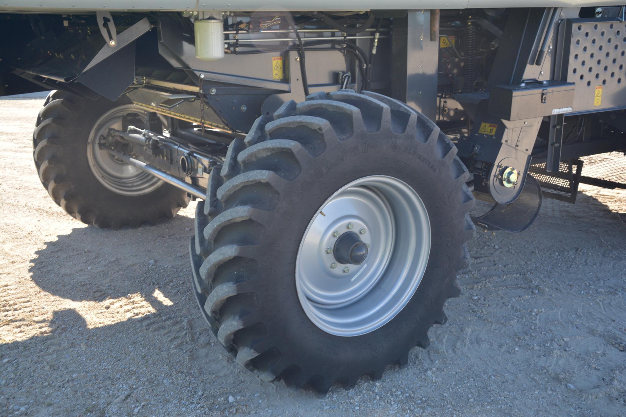 2011 Gleaner R66 2wd combine