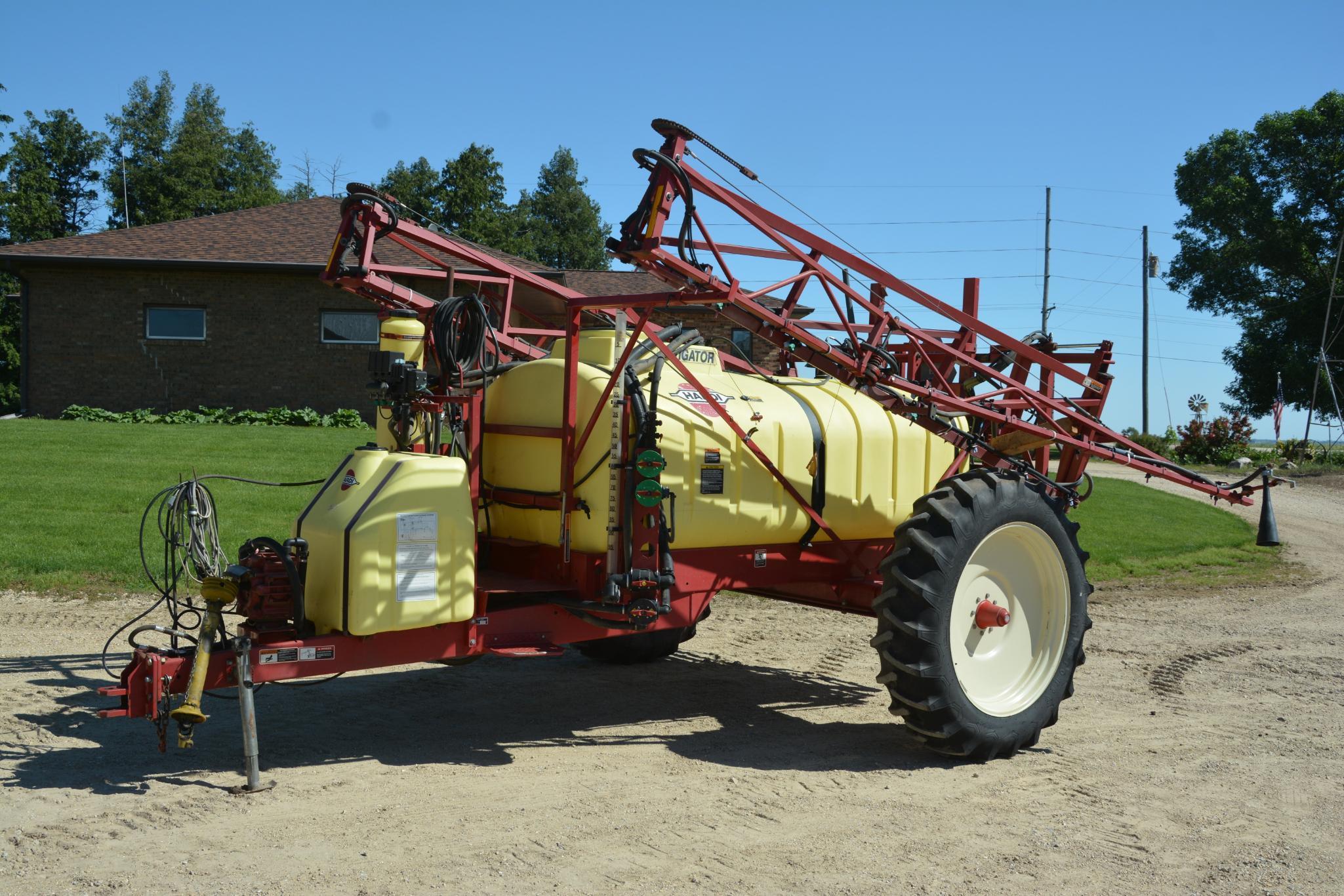 Hardi NAV-1000 "Navigator" 1000 gal. pull type sprayer