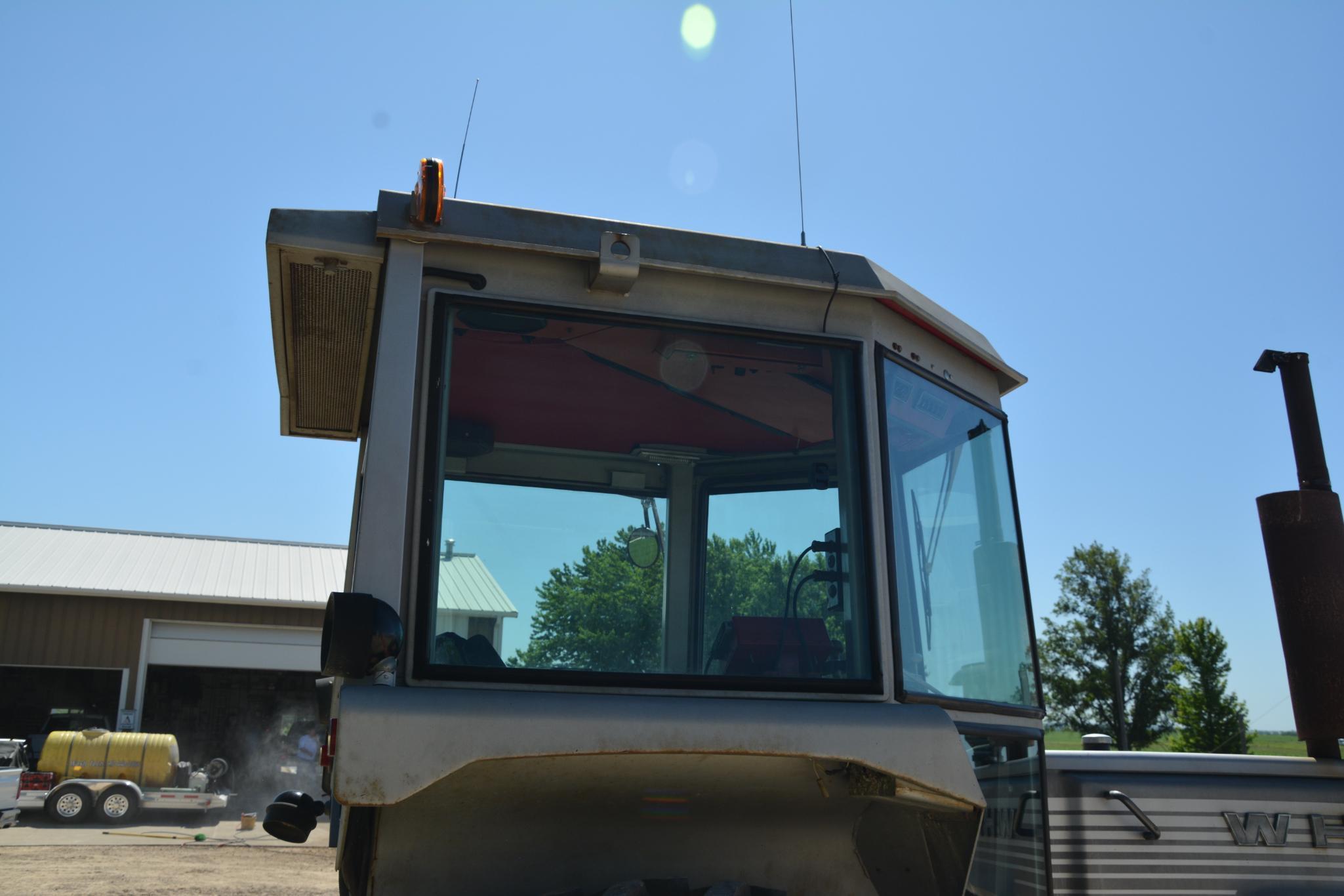 1980 White 2-85 2wd tractor