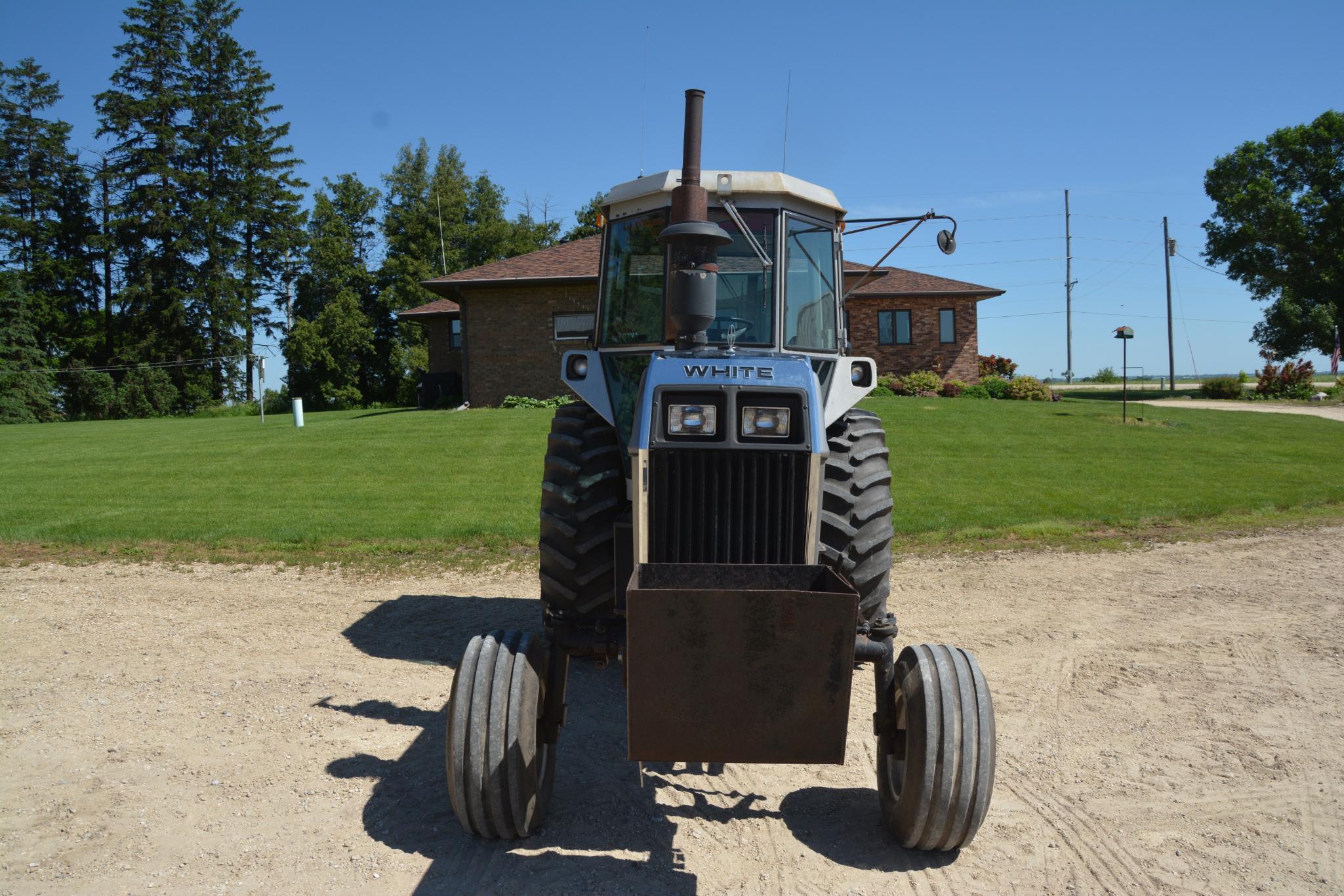 1980 White 2-85 2wd tractor