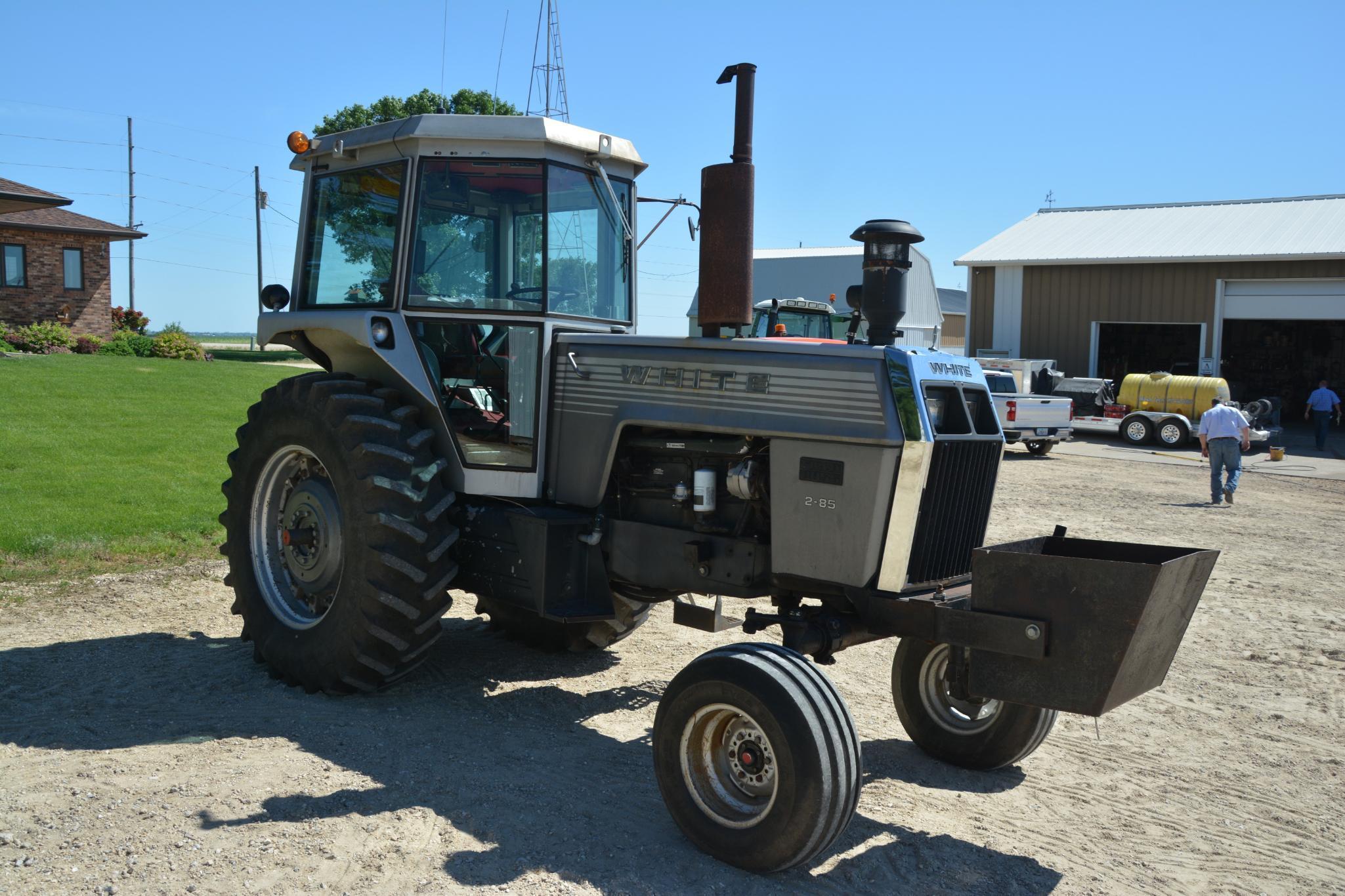 1980 White 2-85 2wd tractor