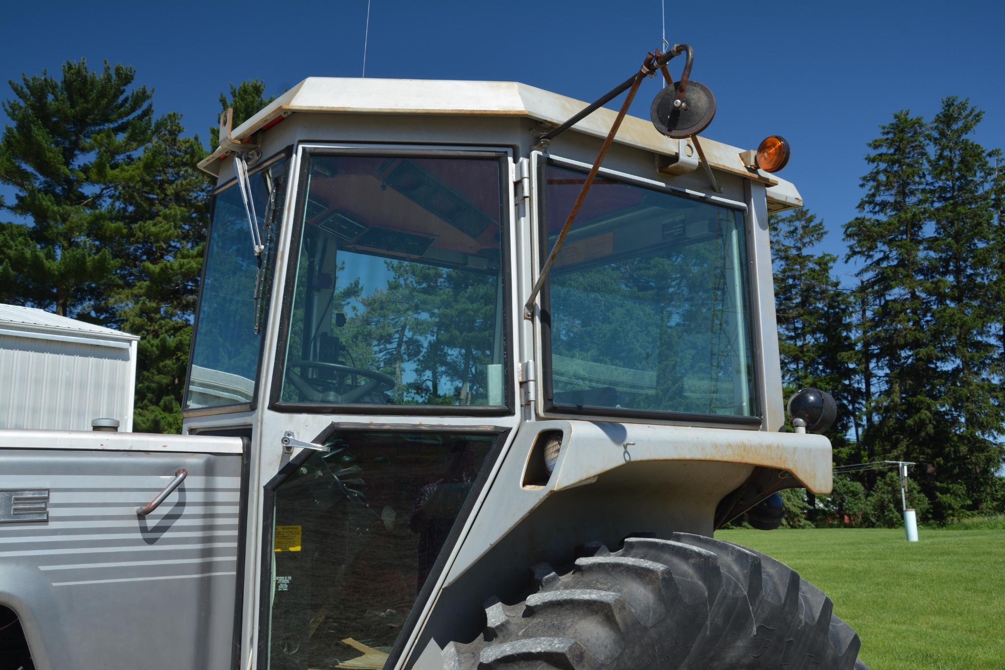 1980 White 2-85 2wd tractor