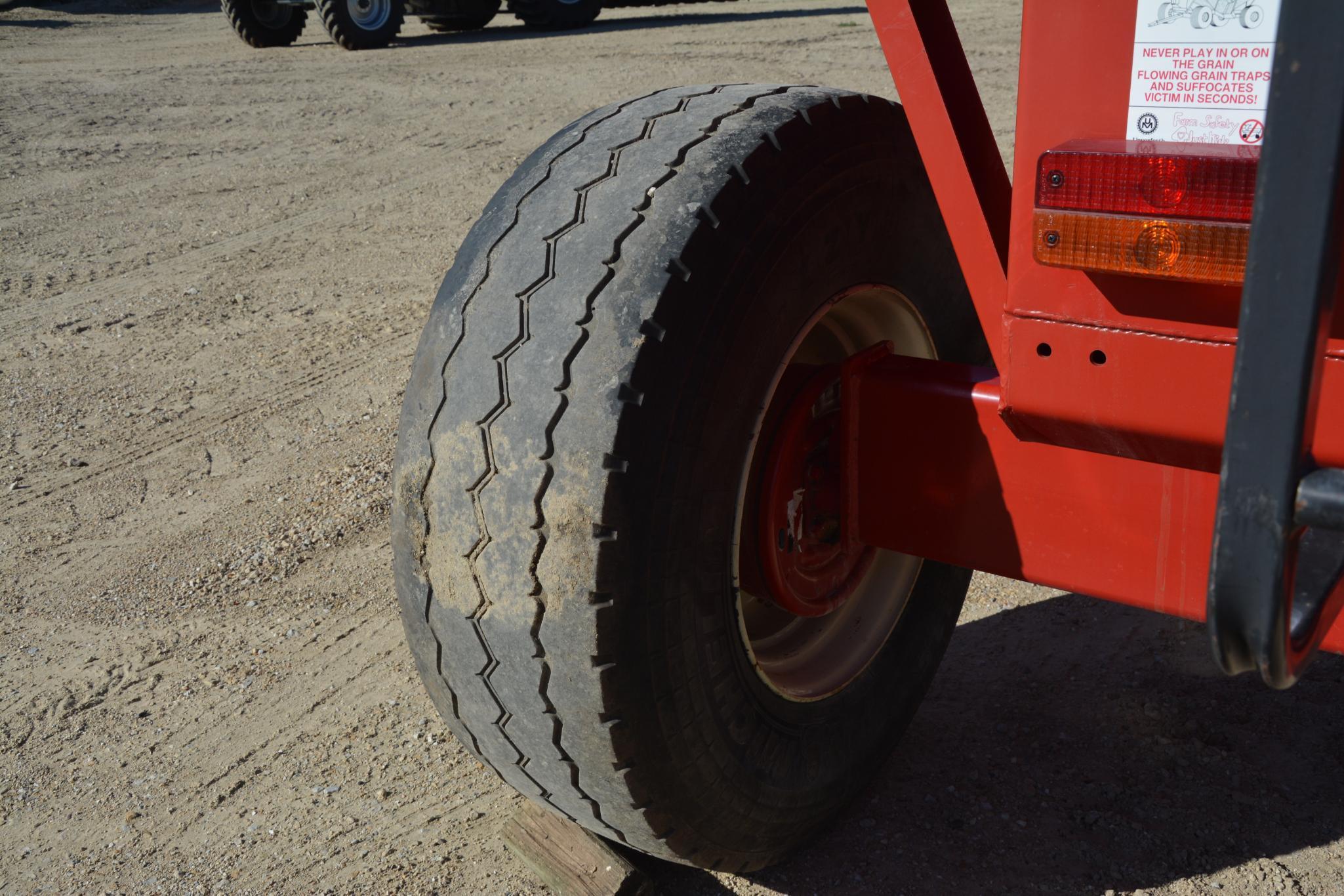 Brent 640 gravity wagon