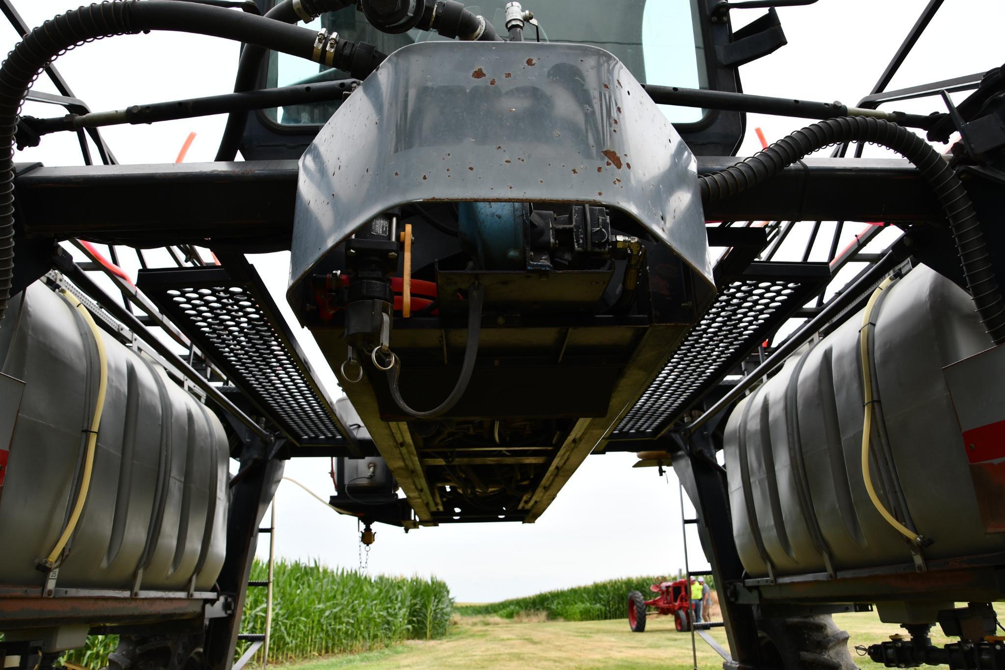 1996 Hagie 254 self-propelled sprayer