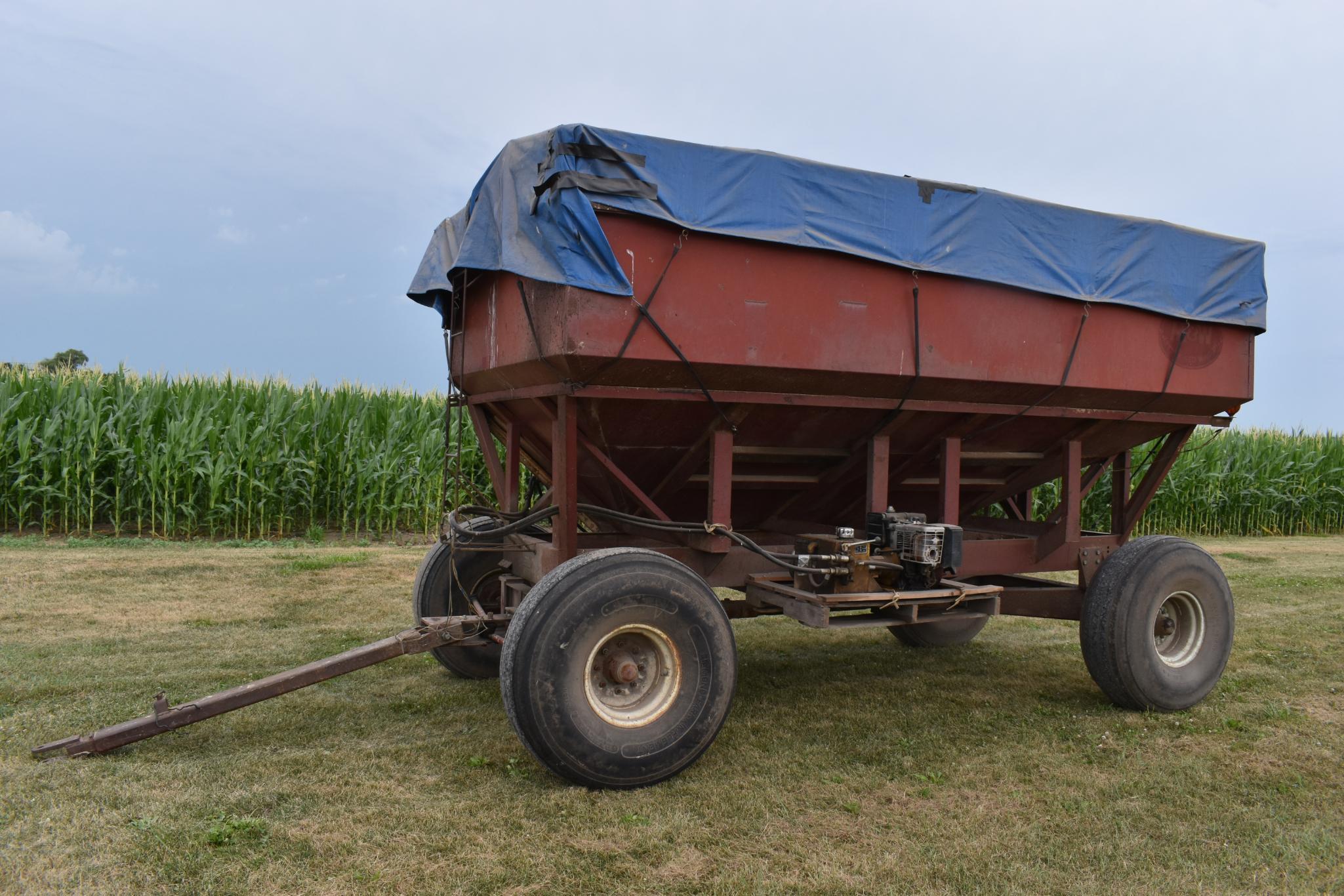 M&W 300B "Little Red Wagon" gravity wagon