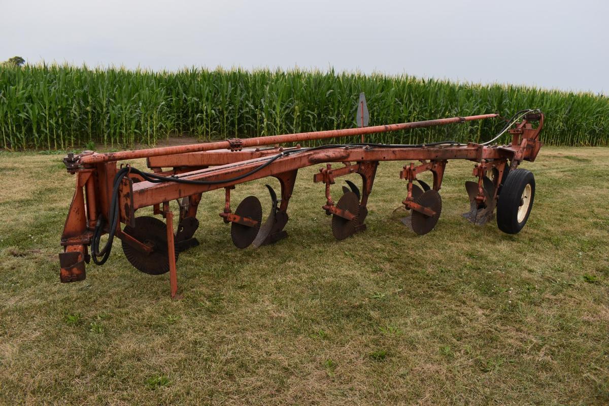 Allis Chalmers 2000 5-18" semi-mounted plow