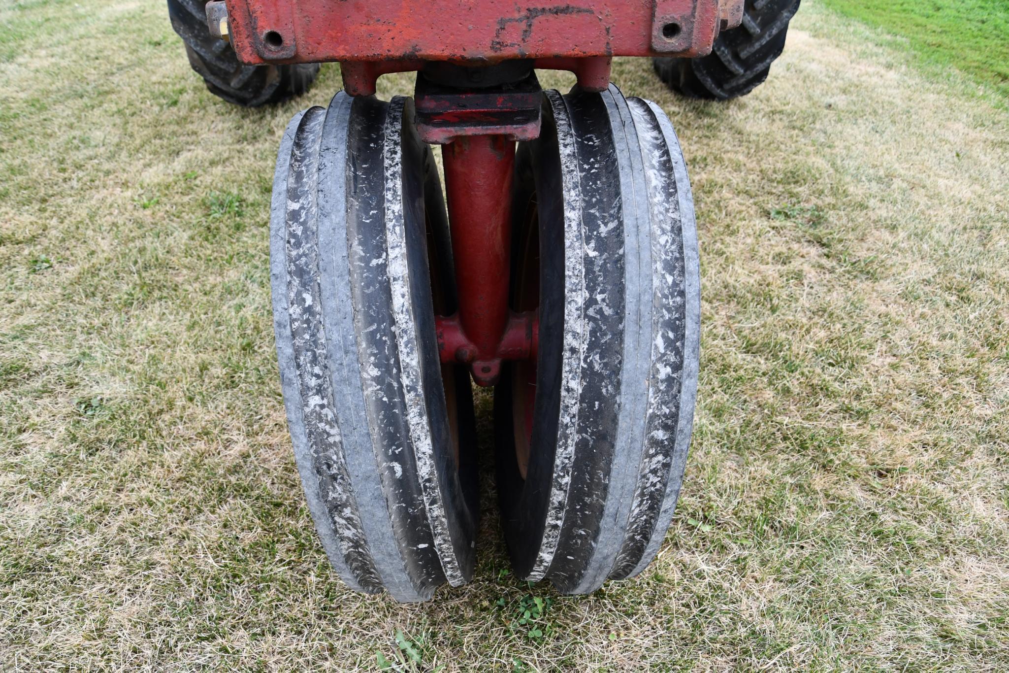 1962 Farmall 460 tractor