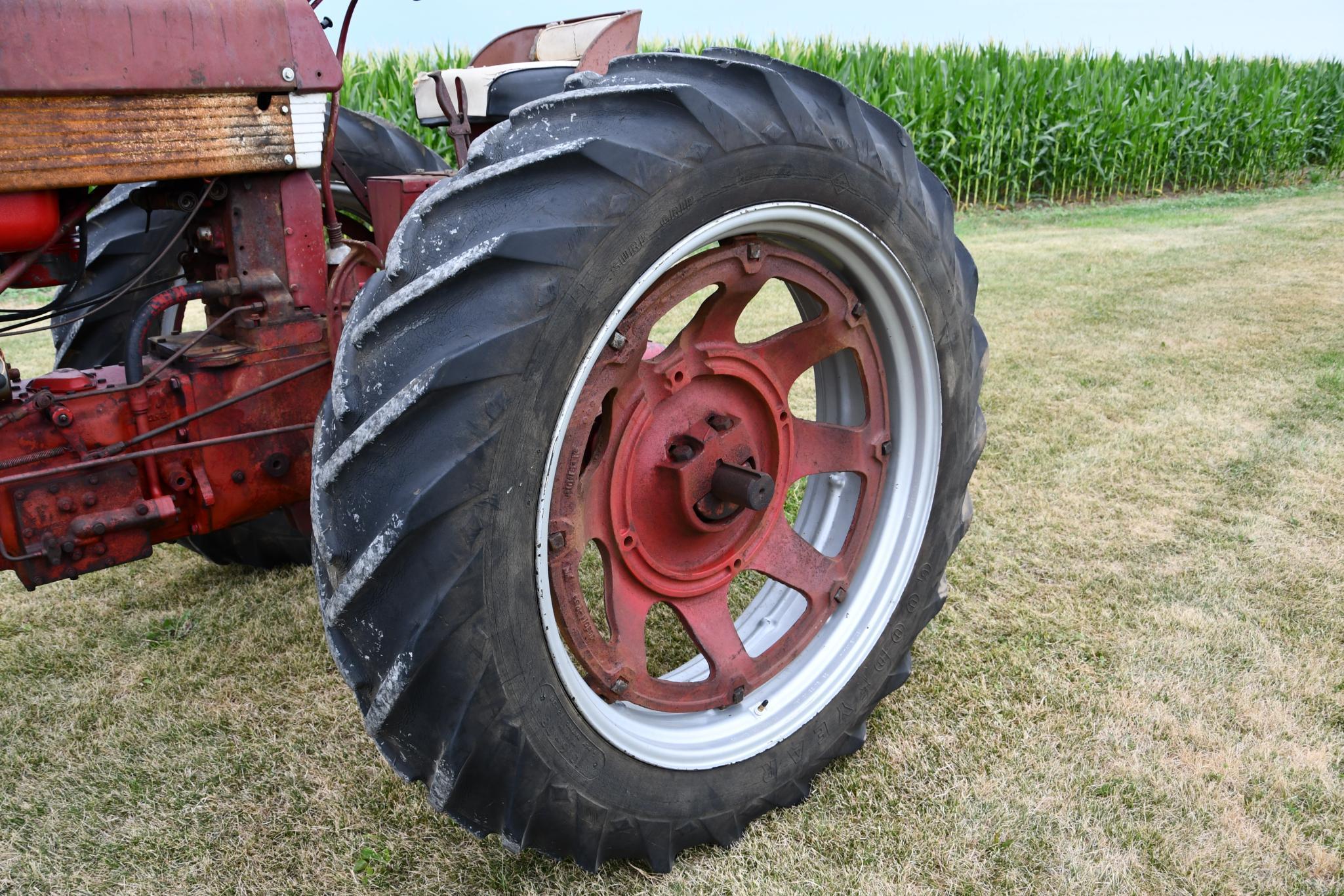 1962 Farmall 460 tractor