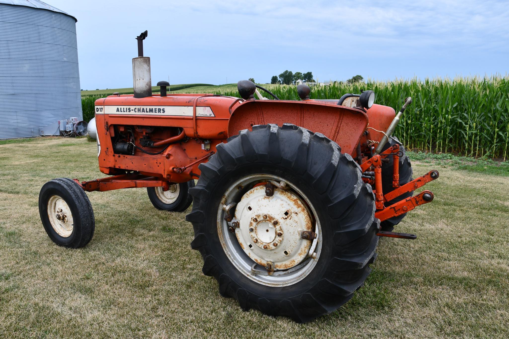 1965 Allis Chalmers D-17 tractor