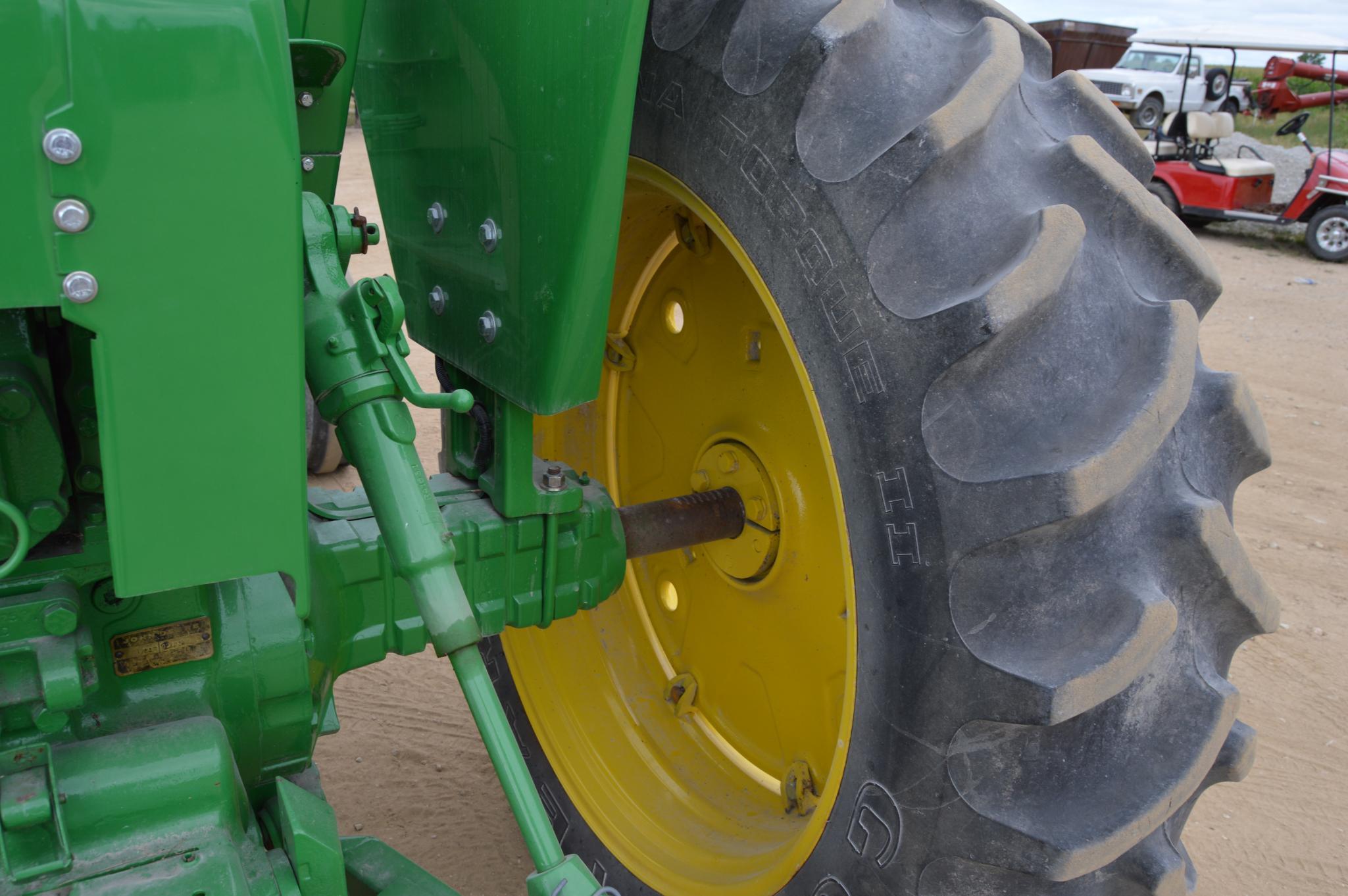 1970 John Deere 2520 gas tractor