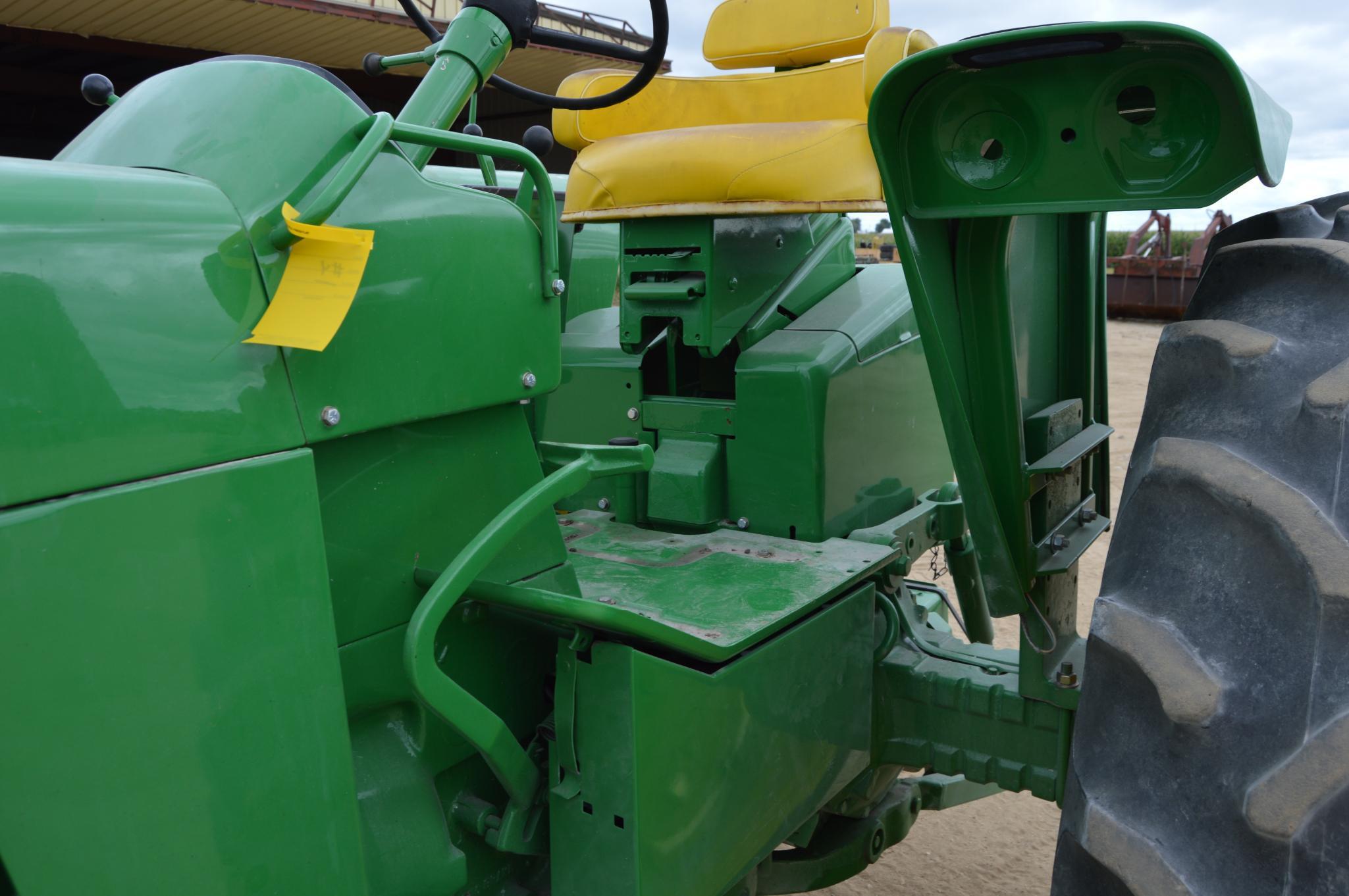 1970 John Deere 2520 gas tractor