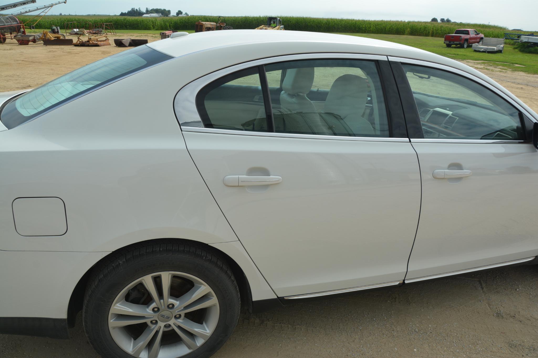 2009 Lincoln MKS 4-door sedan