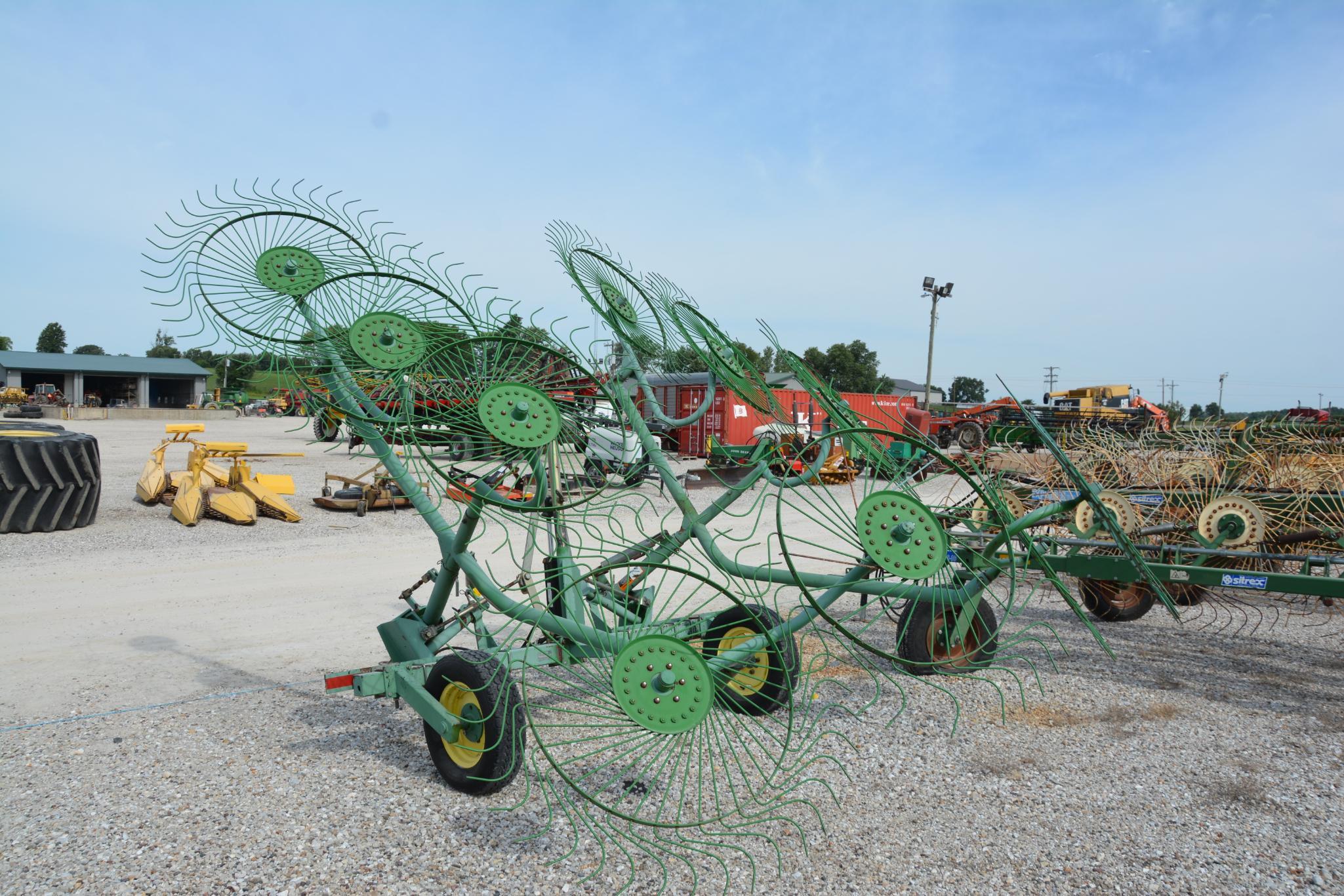 John Deere 702 10 wheel hay rake