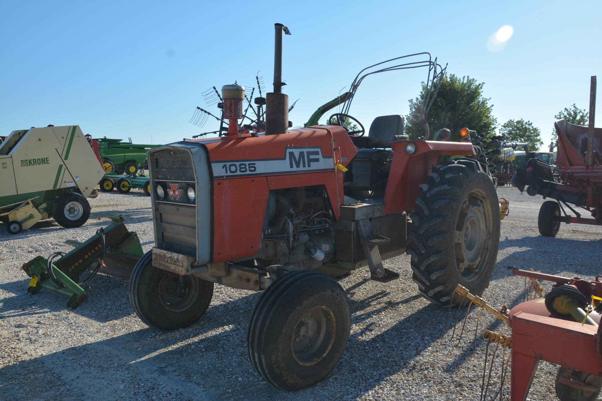 Massey Fergusen 1085 2wd tractor