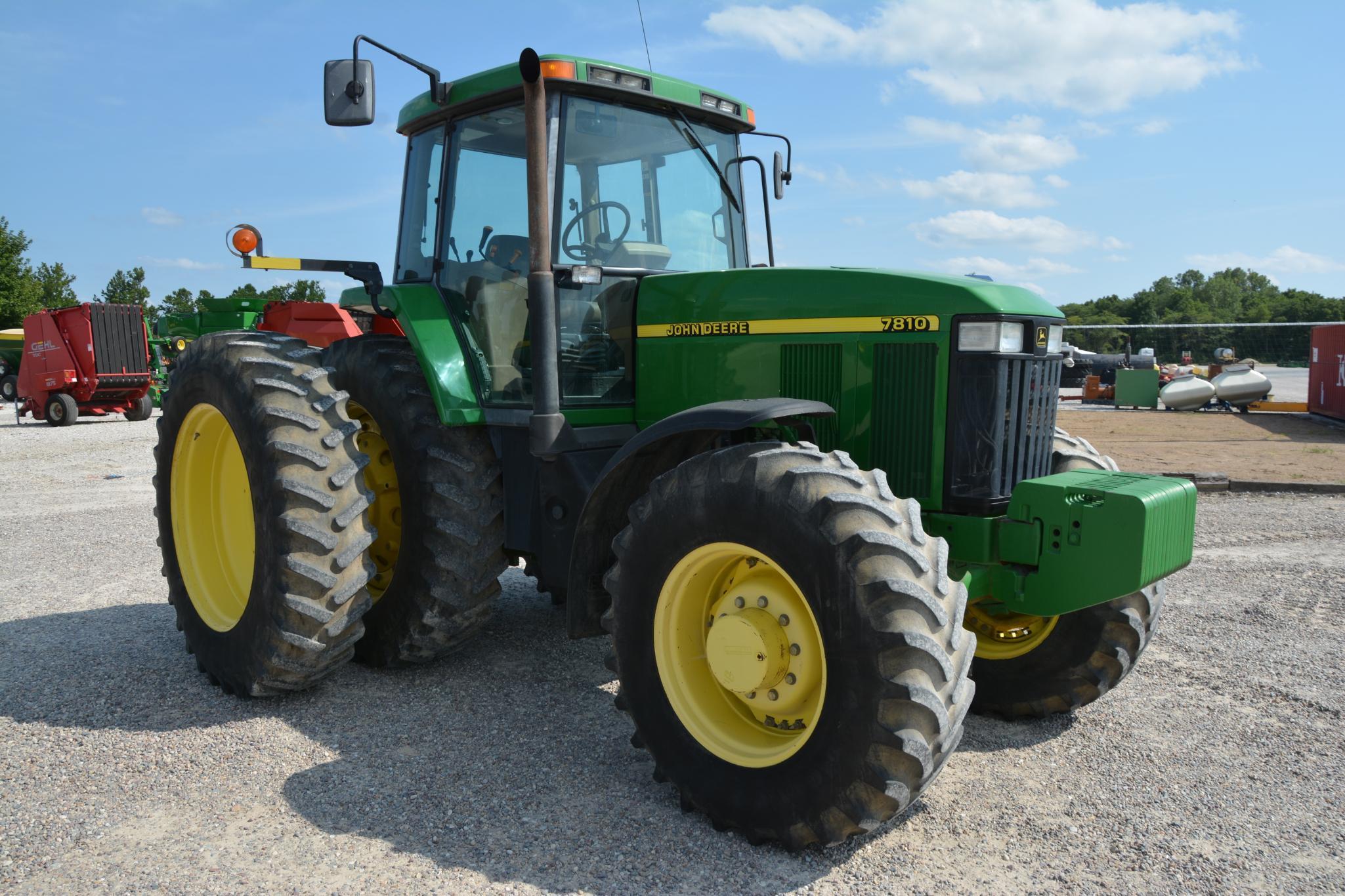 2000 John Deere 7810 MFWD tractor