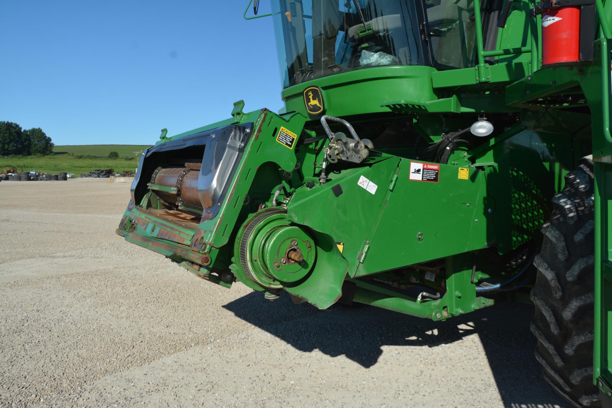 2006 John Deere 9760 4wd combine