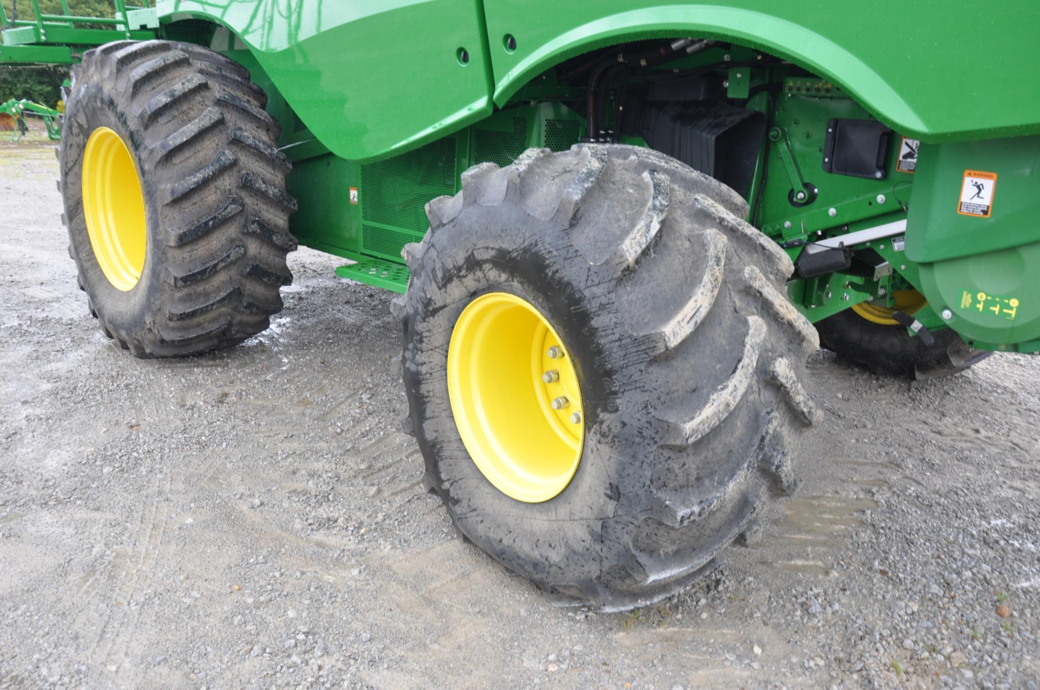 2016 JD S670 4wd combine