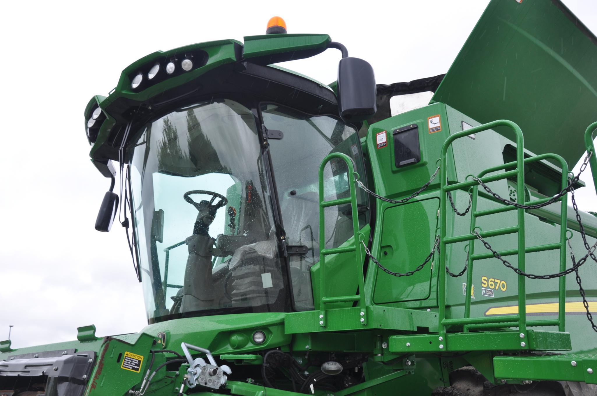 2016 JD S670 4wd combine