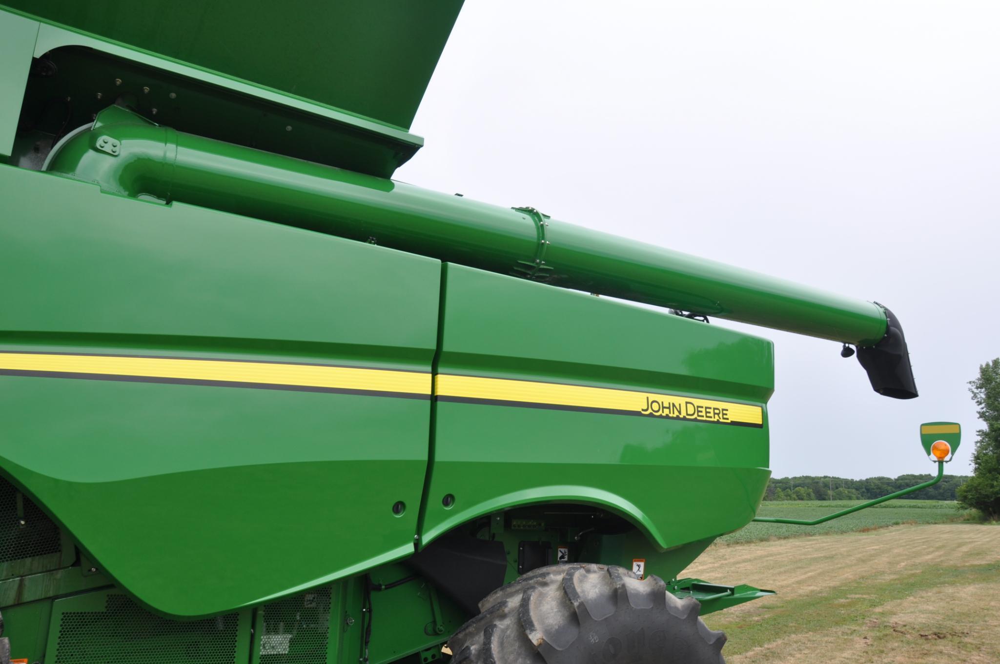 2017 JD S660 2wd combine