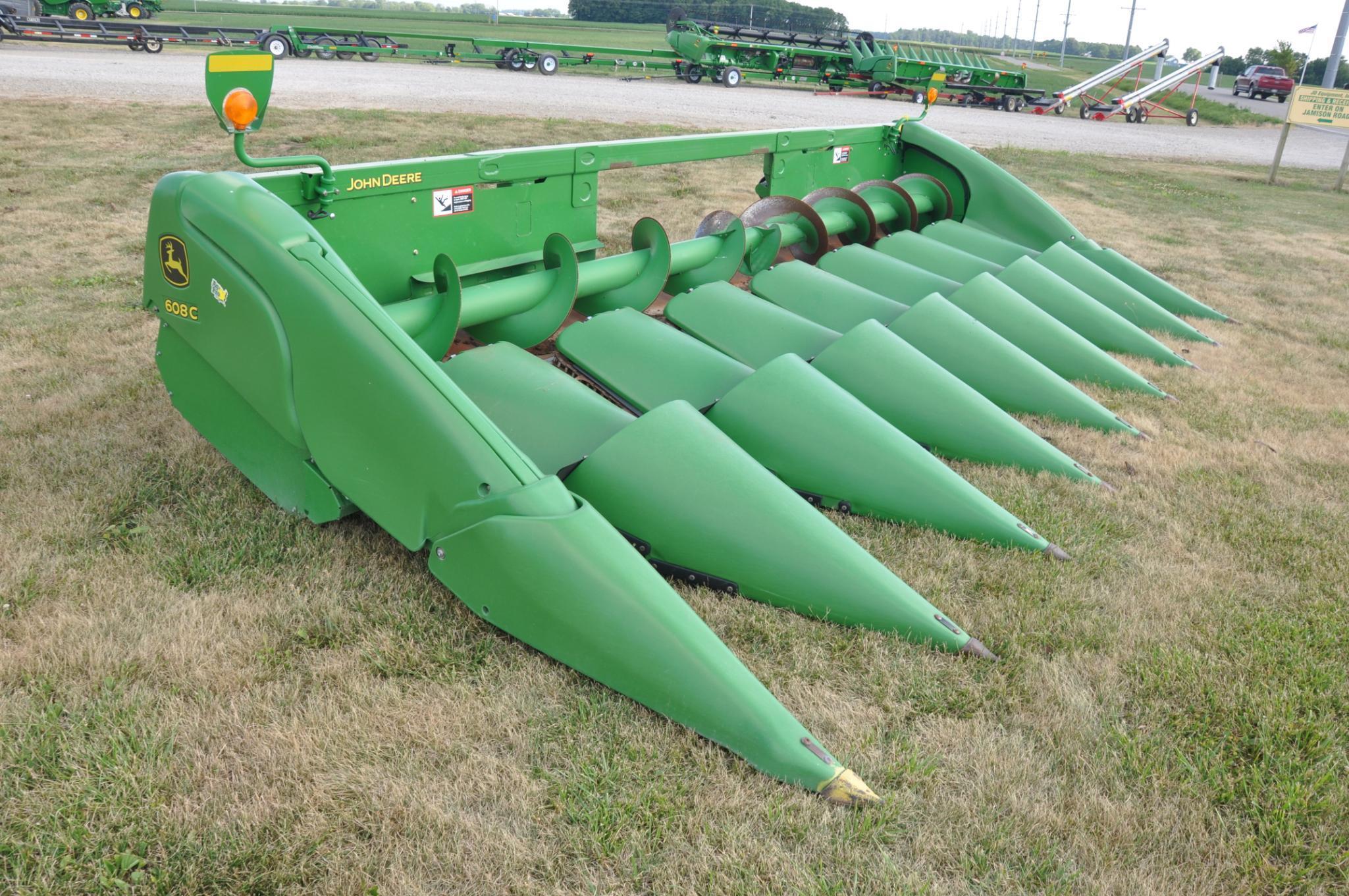 2012 JD 608C 8 row 30" corn head