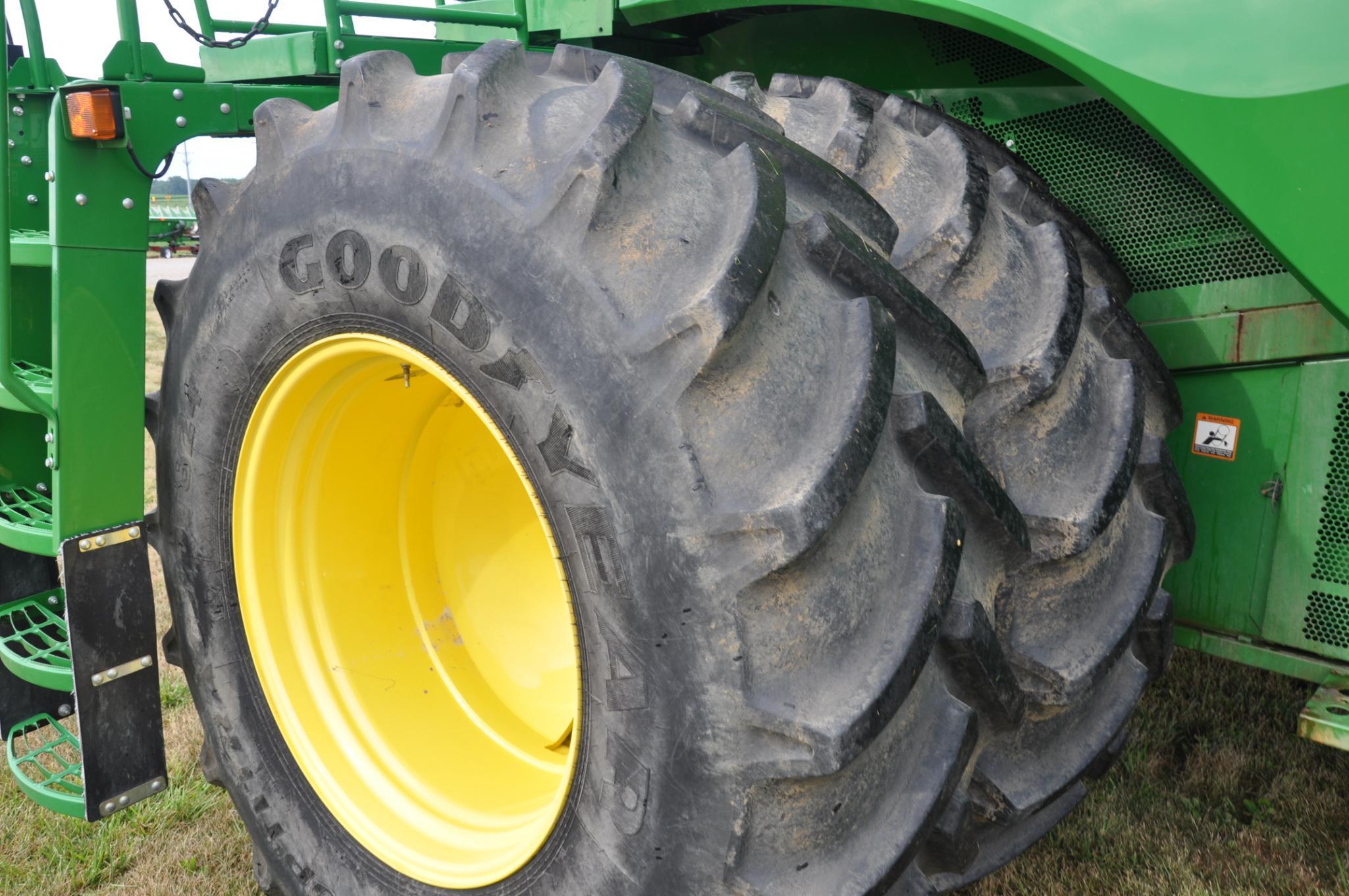 2014 JD S670 4wd combine