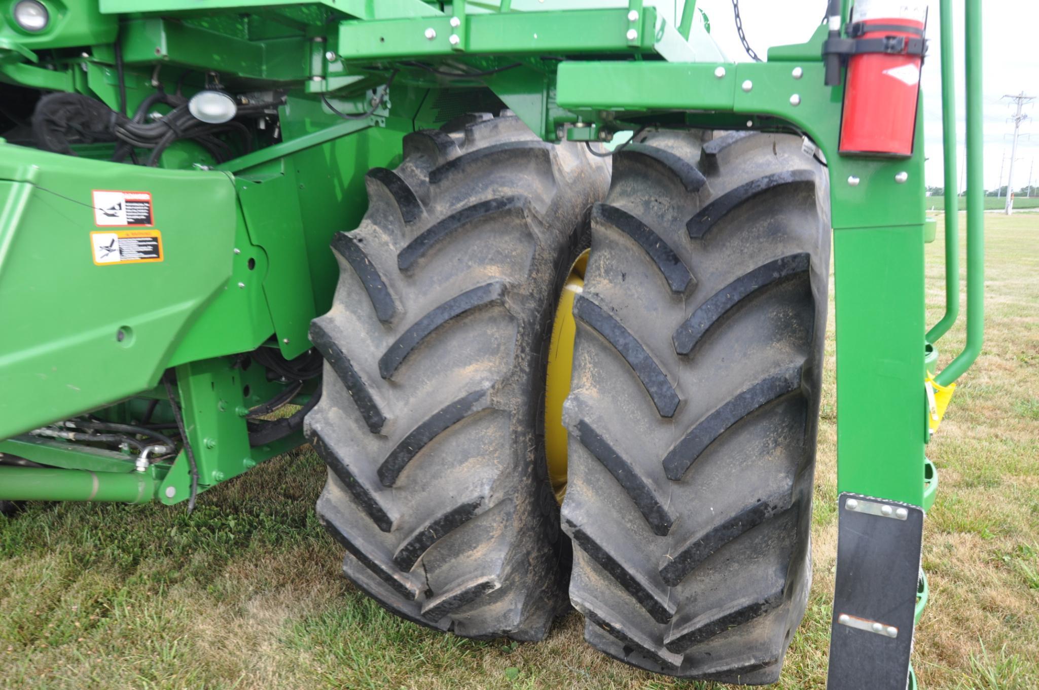 2014 JD S670 4wd combine