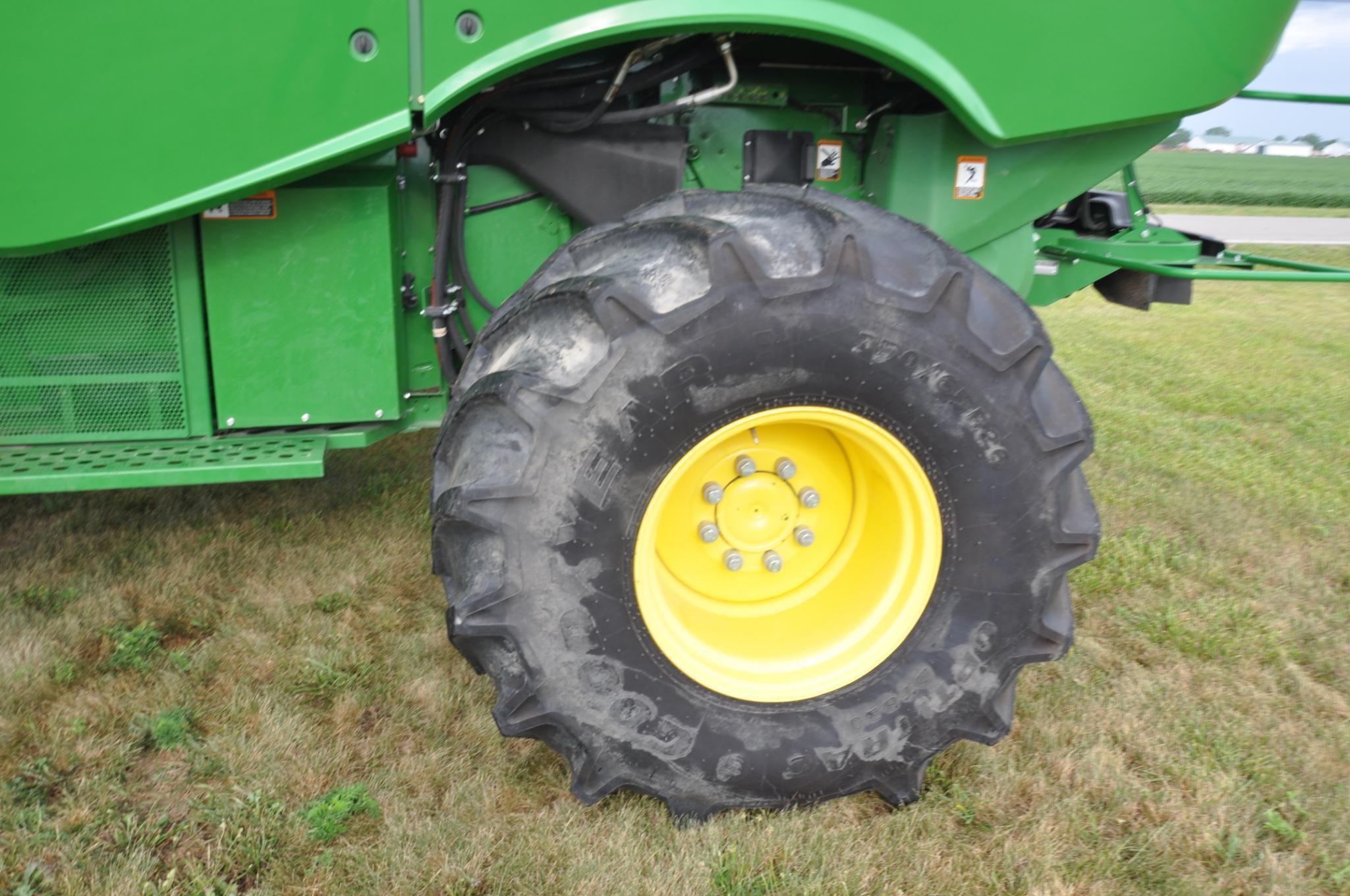 2016 JD S680 4wd combine