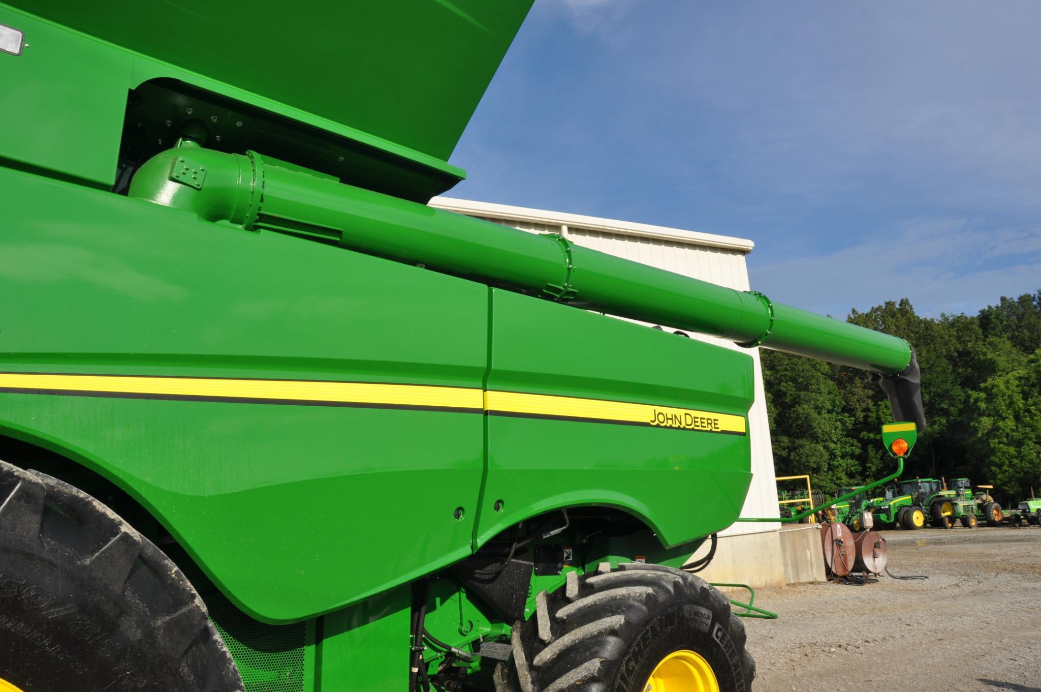 2017 JD S680 4wd combine