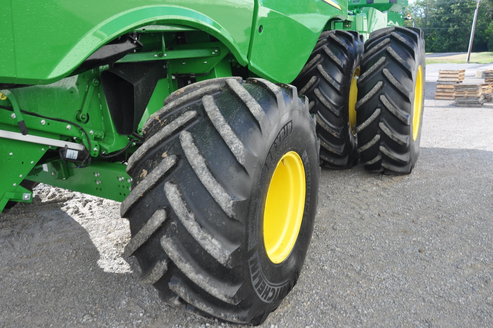 2017 JD S680 4wd combine