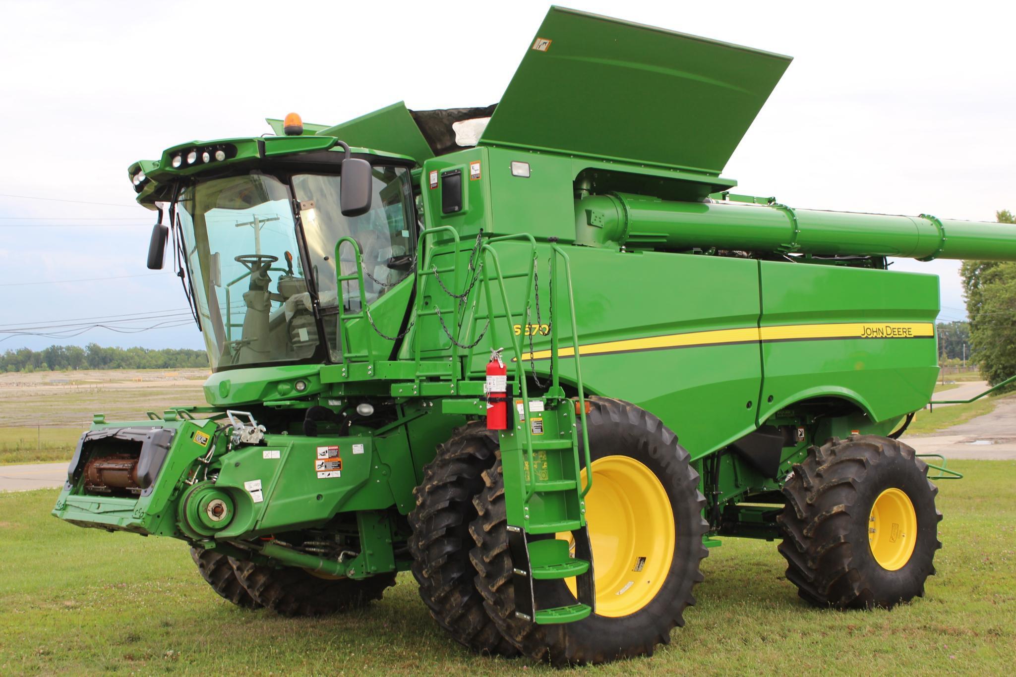 2017 JD S670 4wd combine