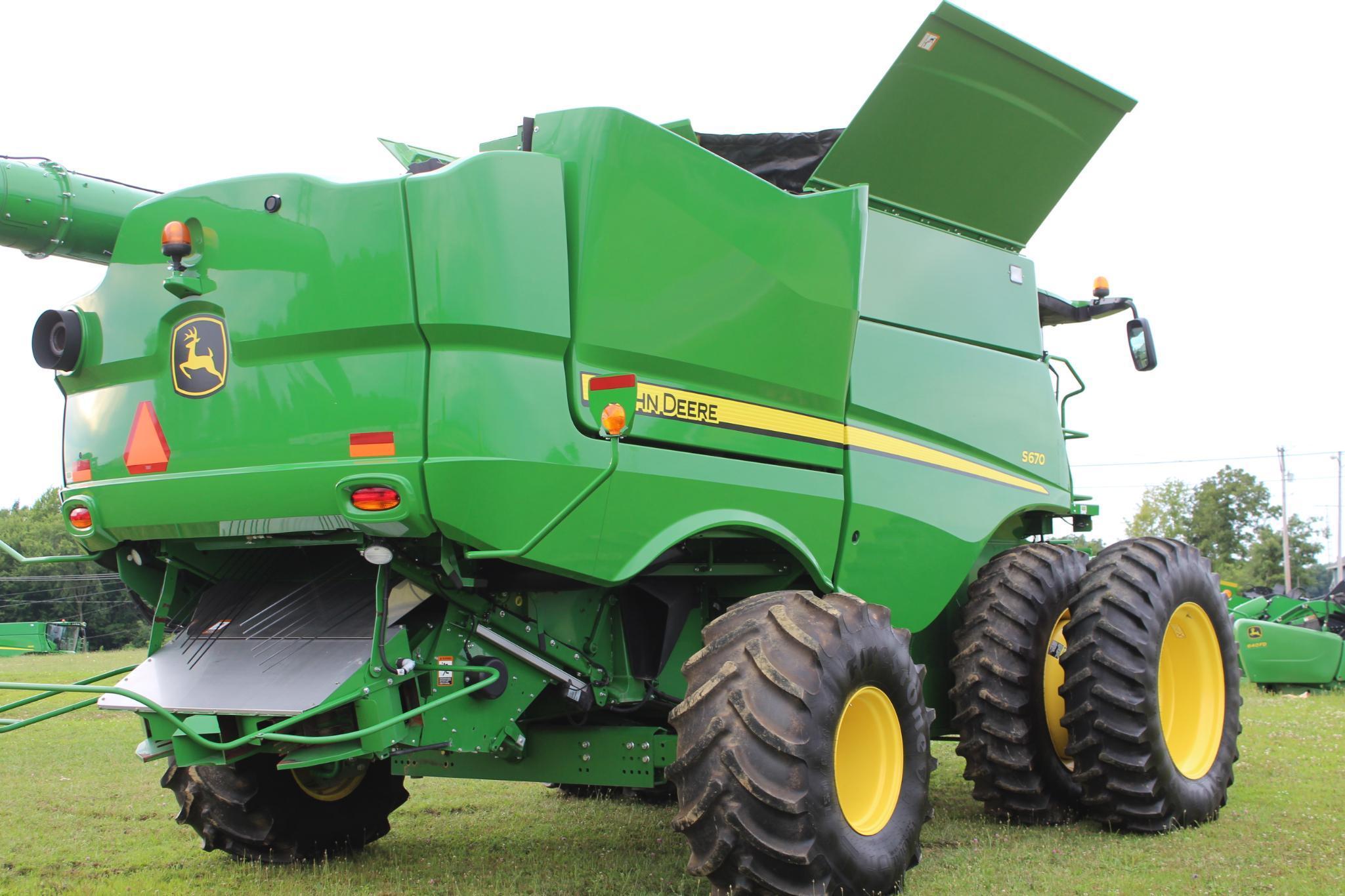 2017 JD S670 4wd combine