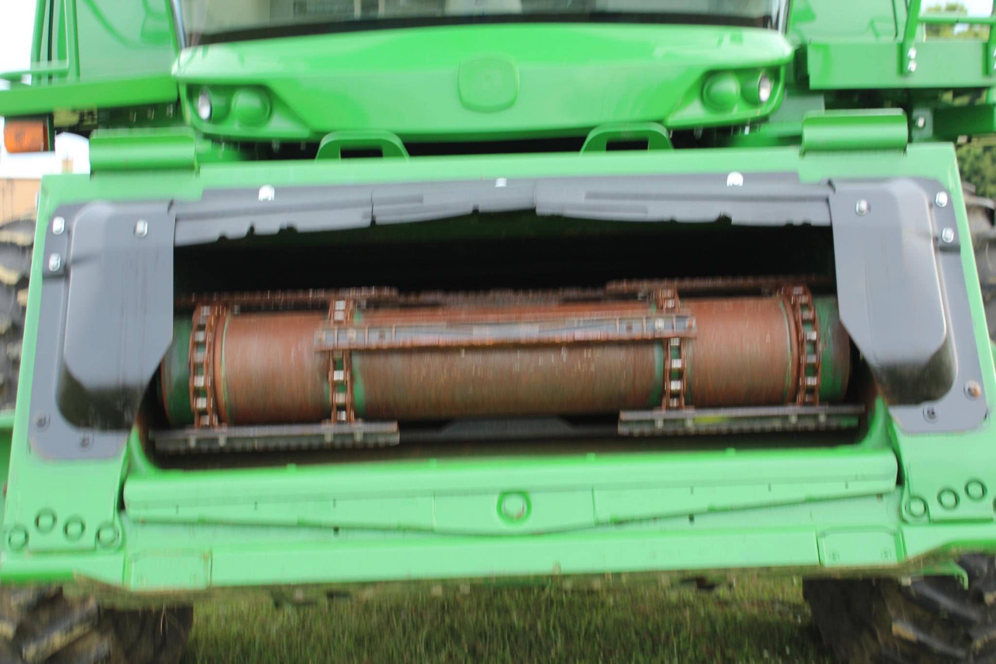 2017 JD S670 4wd combine