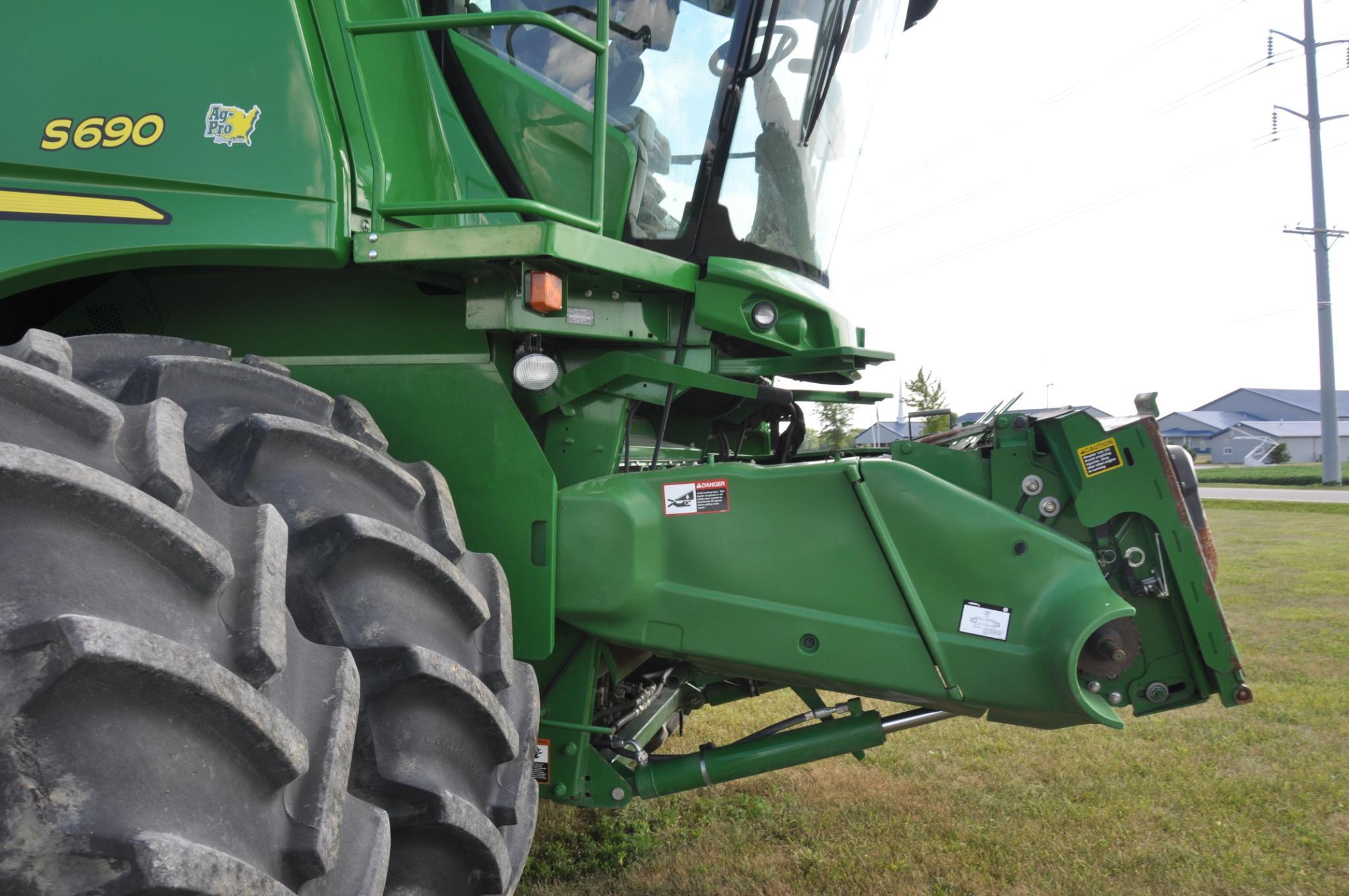 2014 JD S690 4wd combine