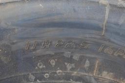 11R22.5 tire