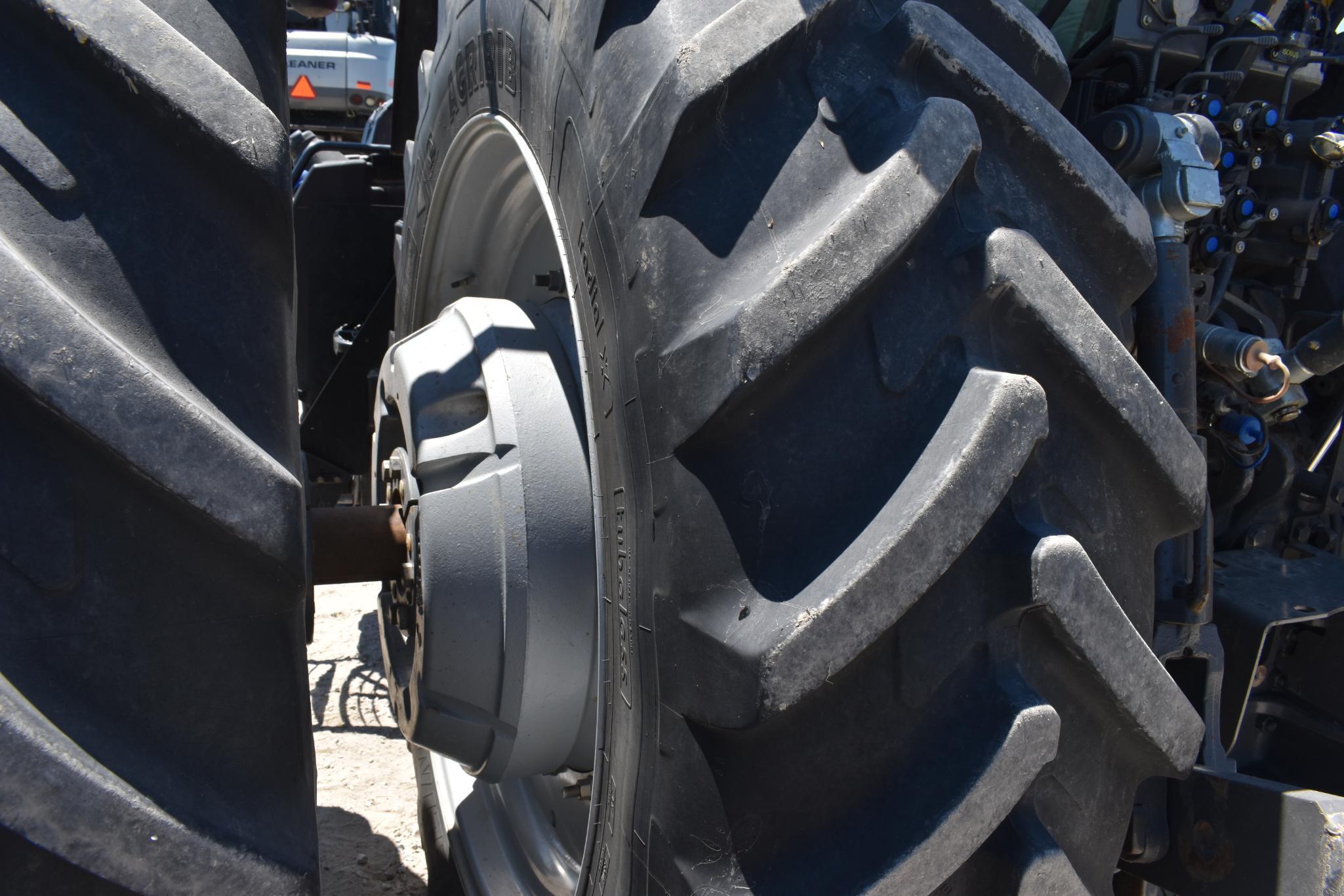 2012 Massey Ferguson 8660 MFWD tractor