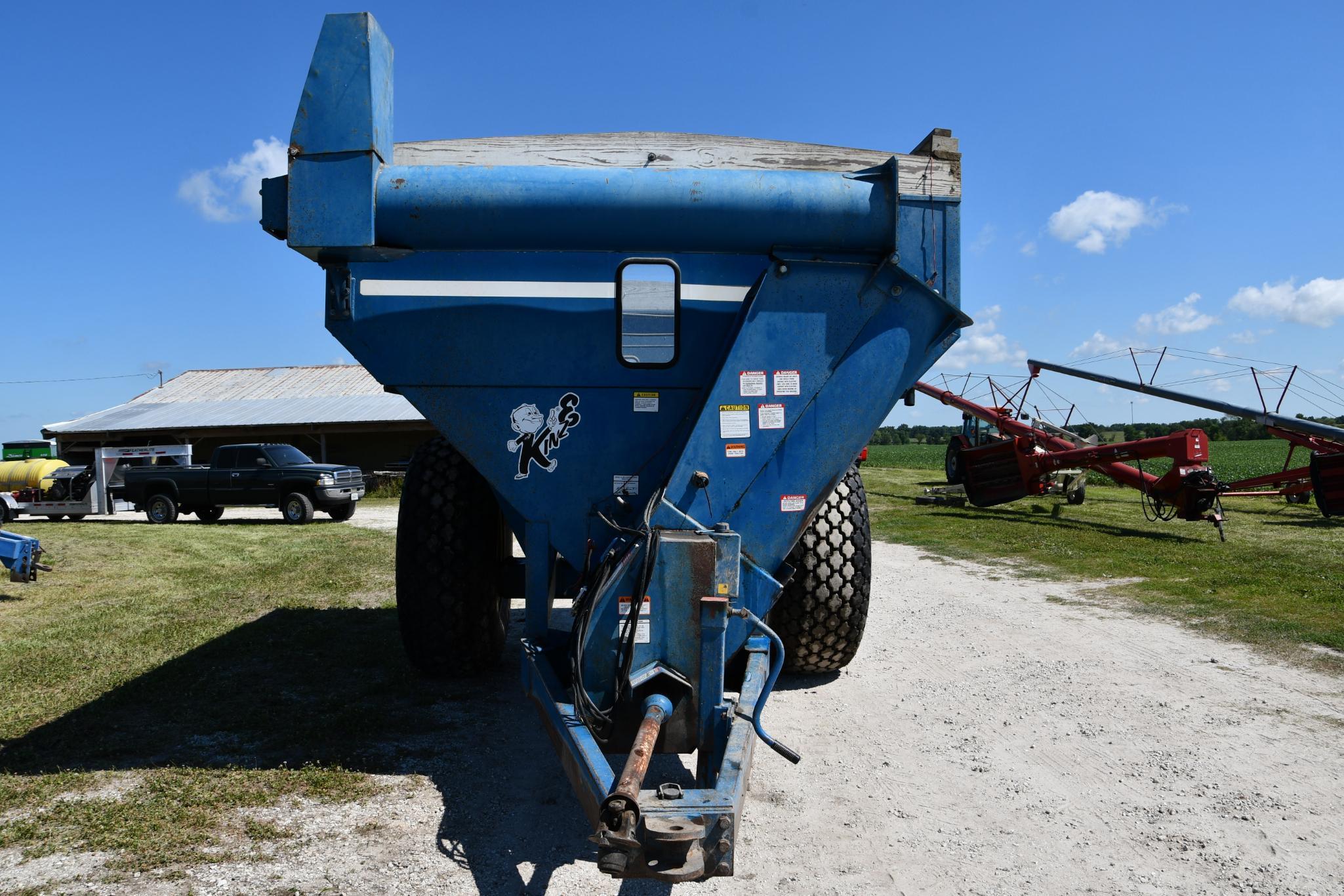 Kinze 640 grain cart