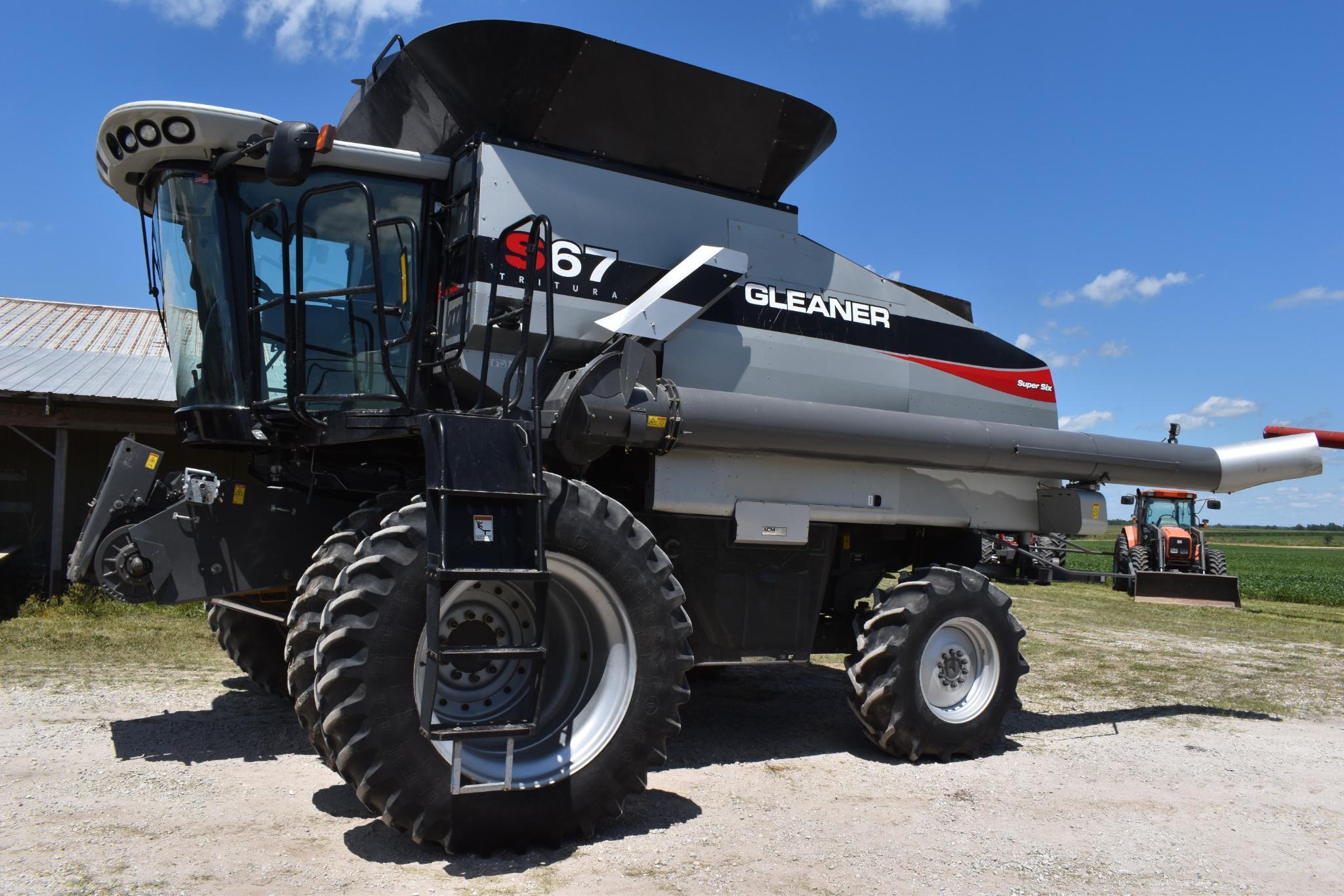 2011 Gleaner S67 "Super Six" 4wd combine