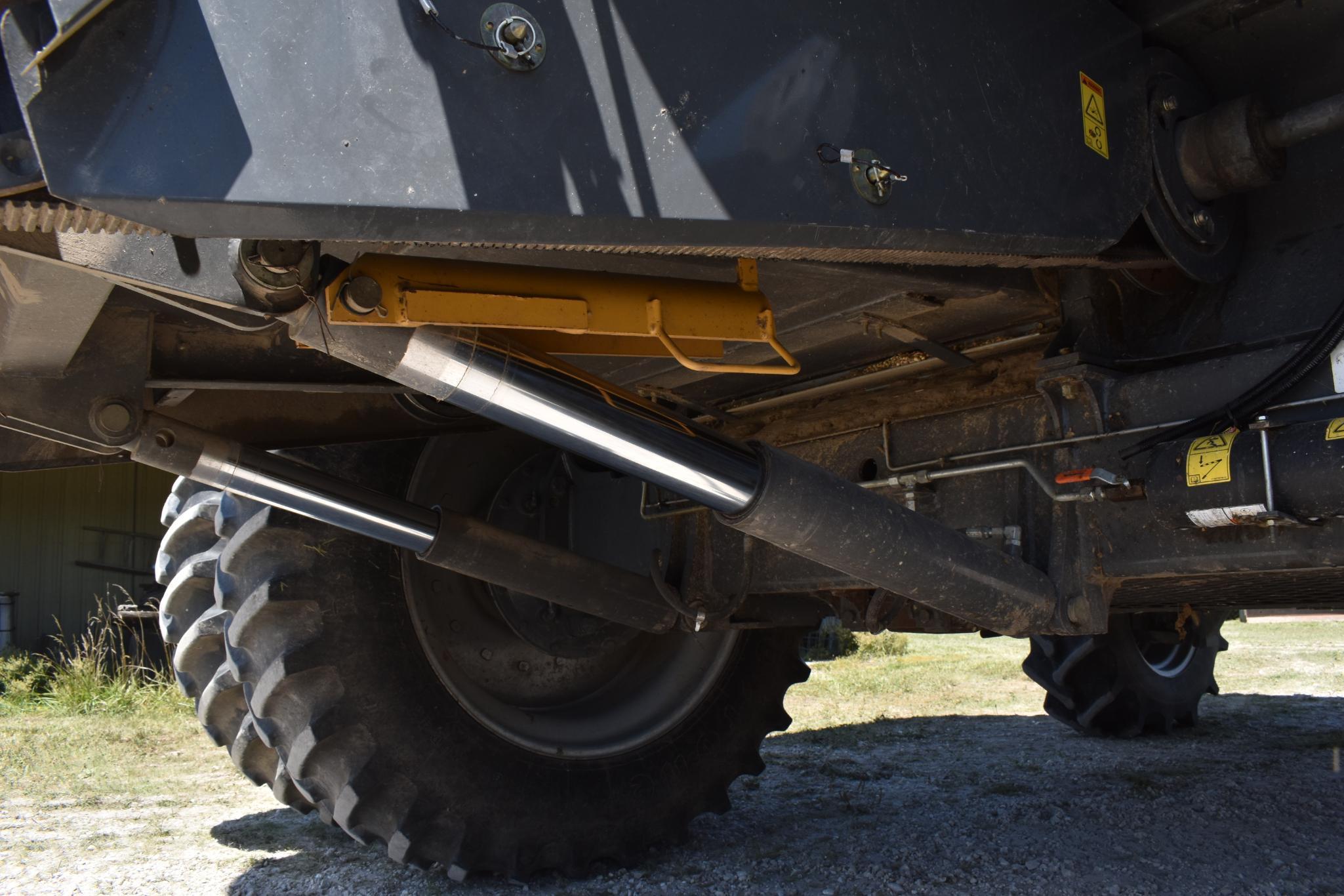 2011 Gleaner S67 "Super Six" 4wd combine