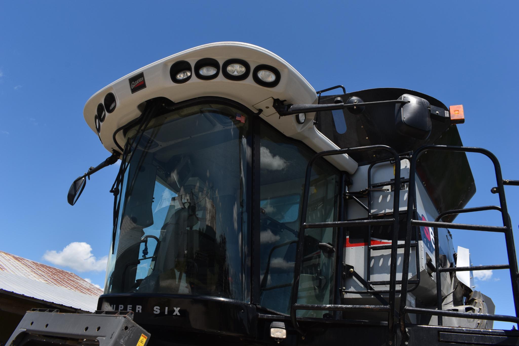 2011 Gleaner S67 "Super Six" 4wd combine