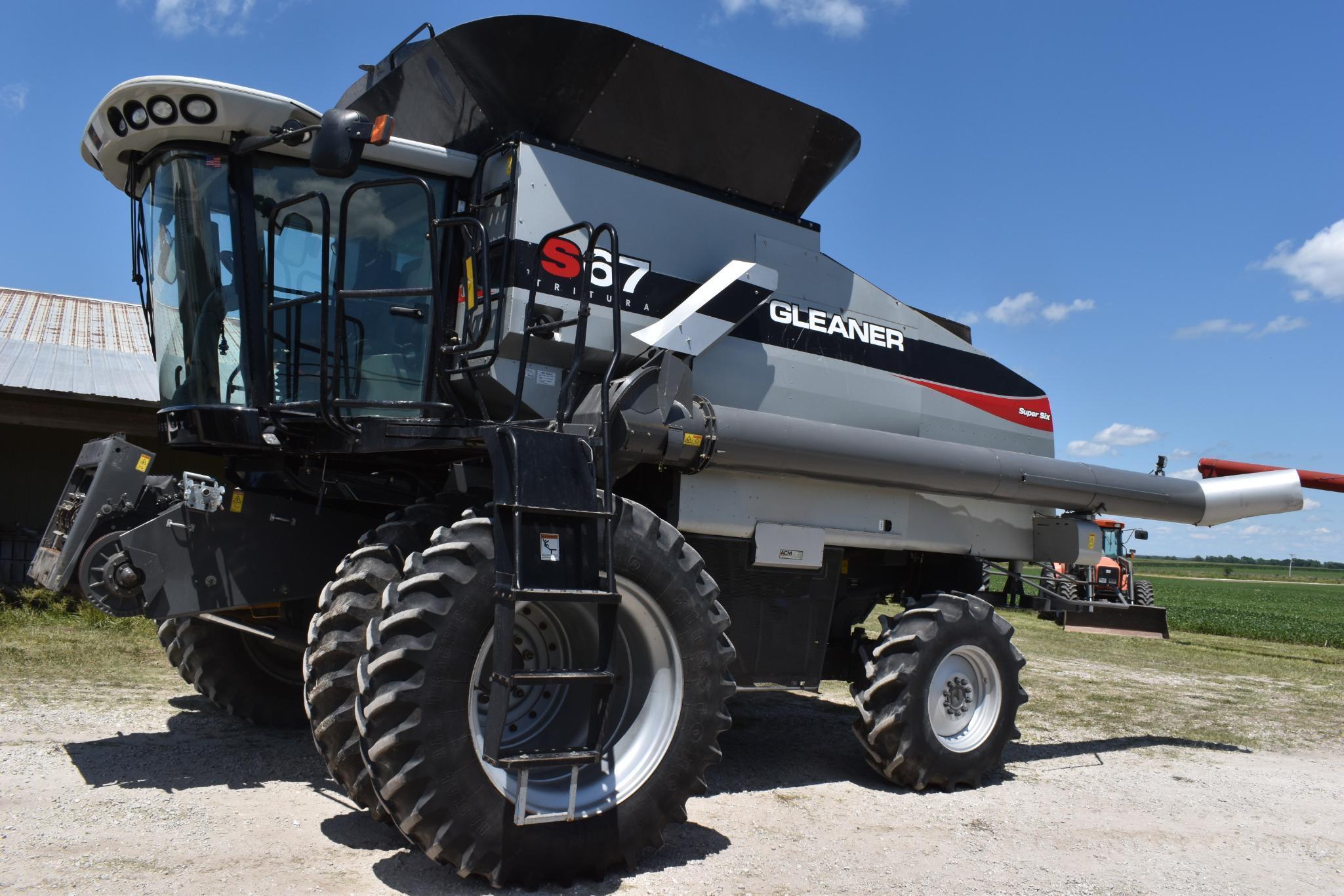 2011 Gleaner S67 "Super Six" 4wd combine