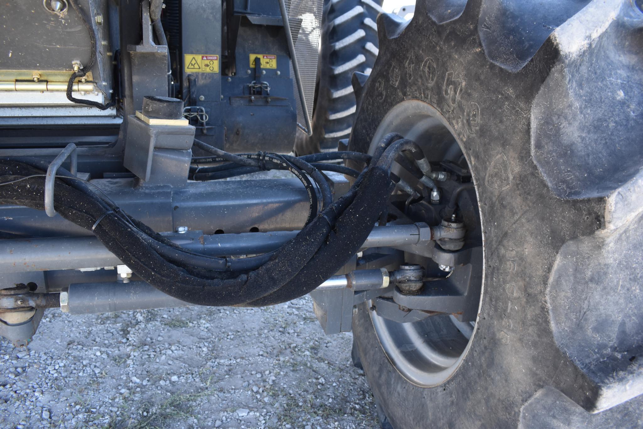 2011 Gleaner S67 "Super Six" 4wd combine