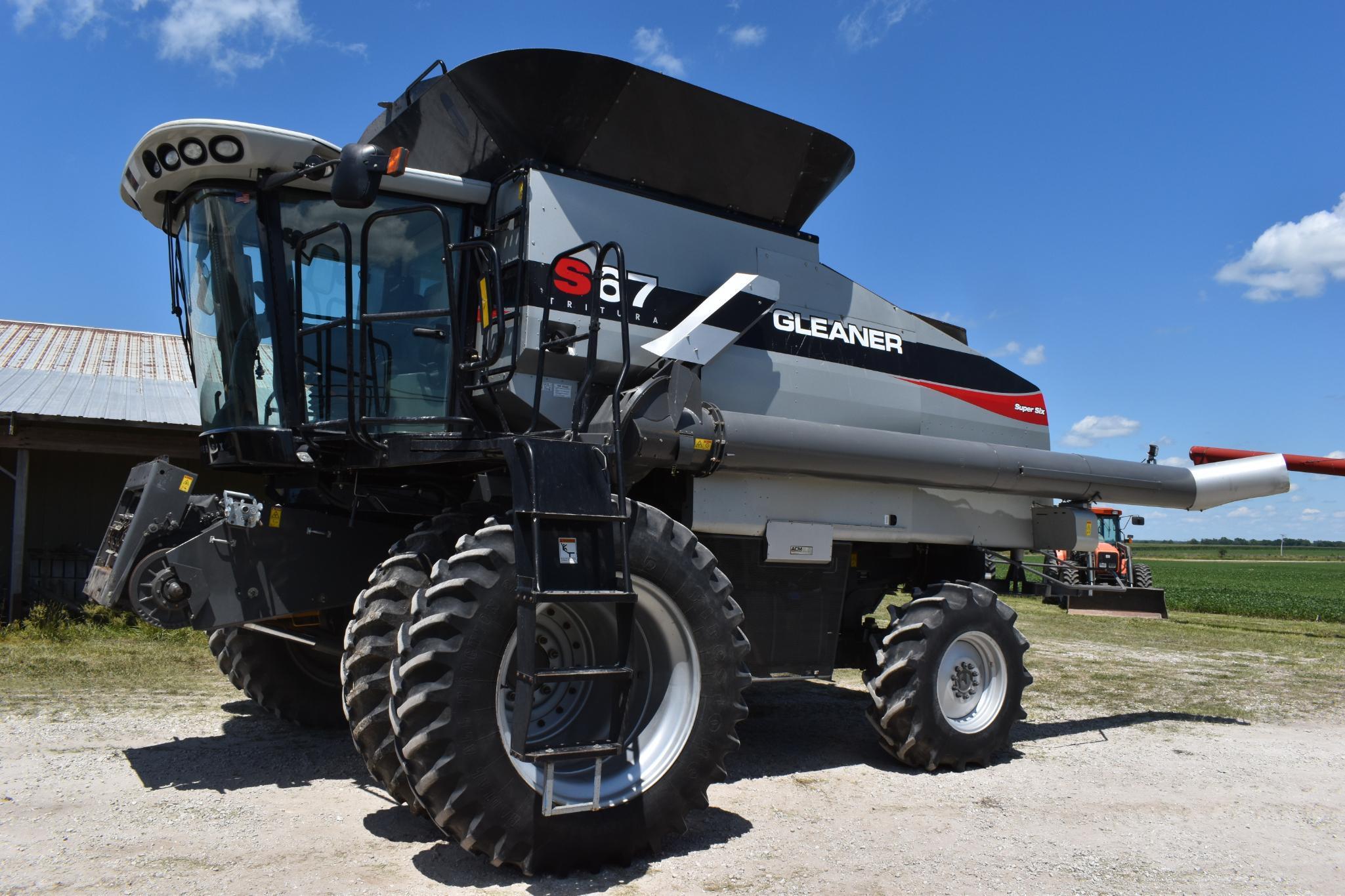 2011 Gleaner S67 "Super Six" 4wd combine