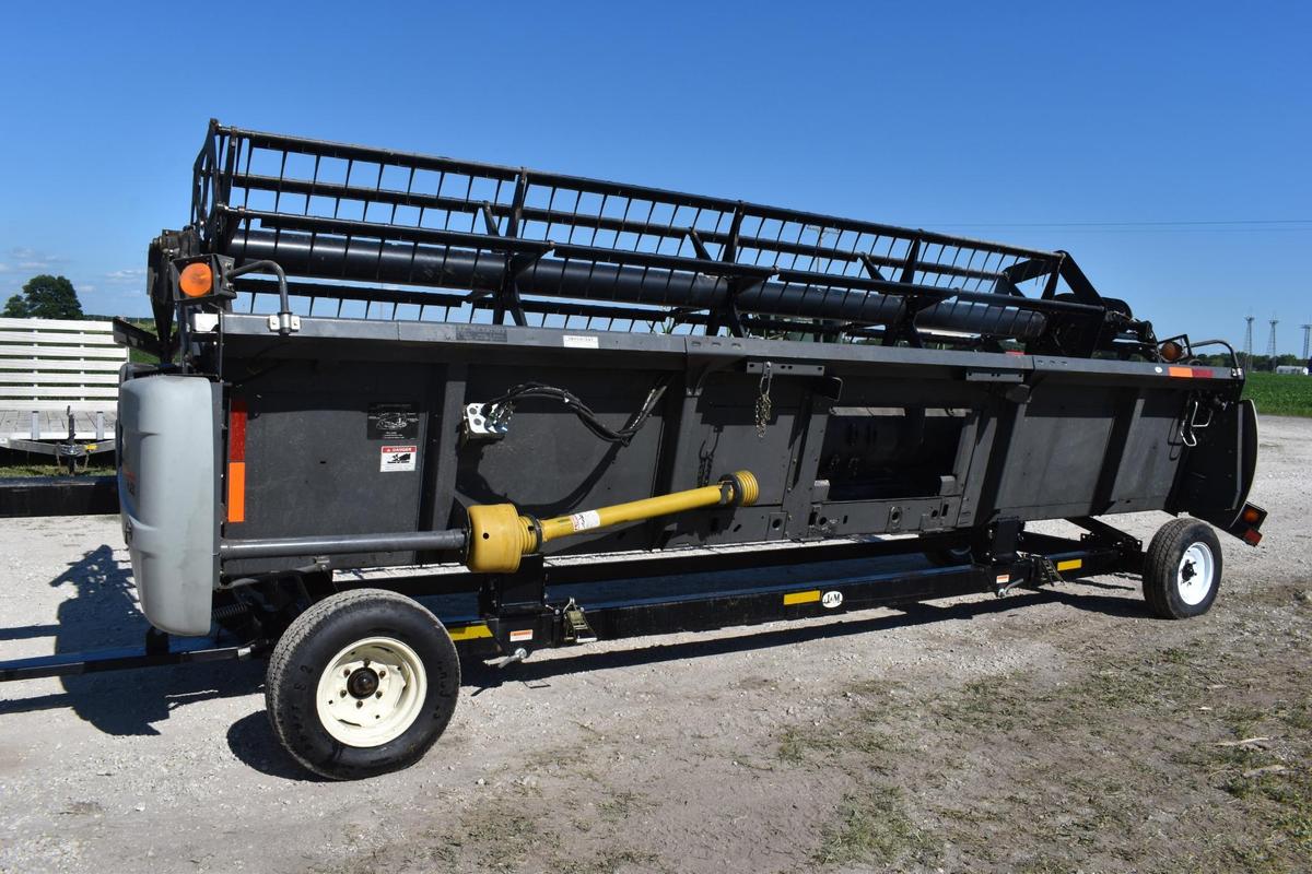 2010 Gleaner 8200 Flex 20' platform