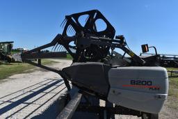 2010 Gleaner 8200 Flex 20' platform