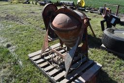 Montgomery Ward GIL26470A cement mixer