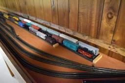 Extensive toy model railroad with over 250 pcs.