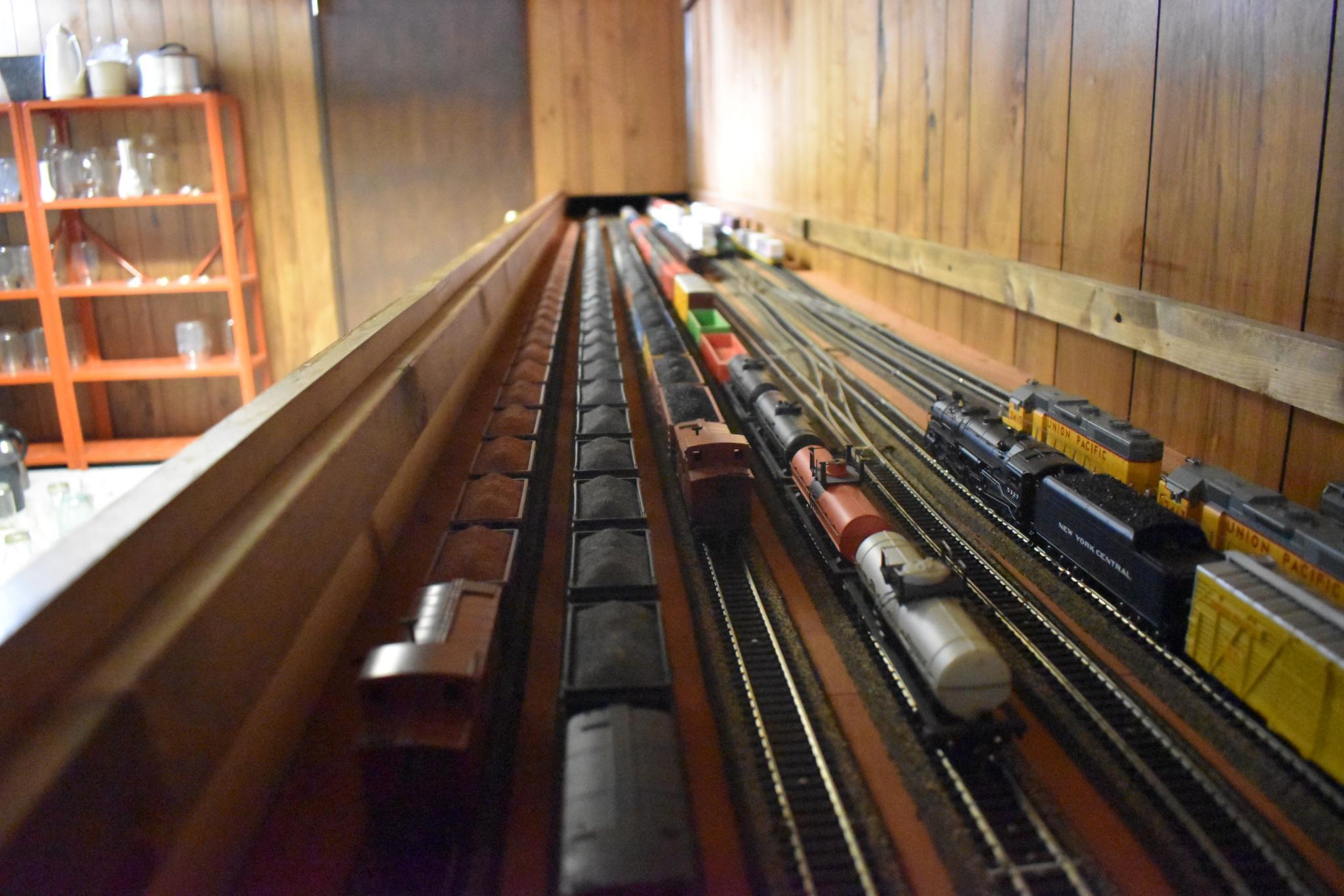 Extensive toy model railroad with over 250 pcs.