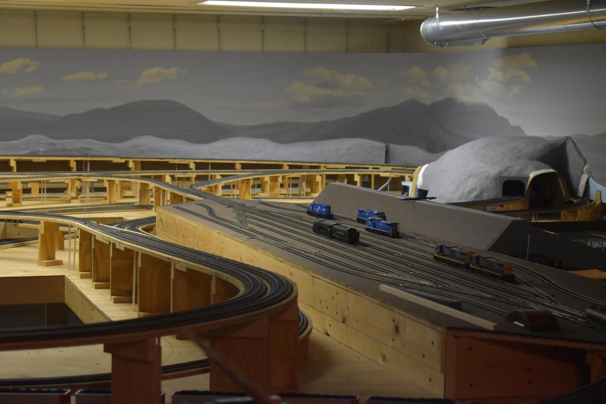 Extensive toy model railroad with over 250 pcs.