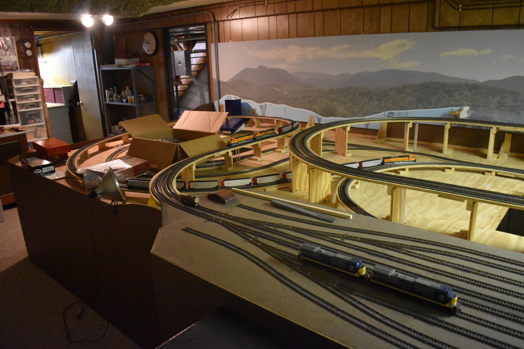 Extensive toy model railroad with over 250 pcs.